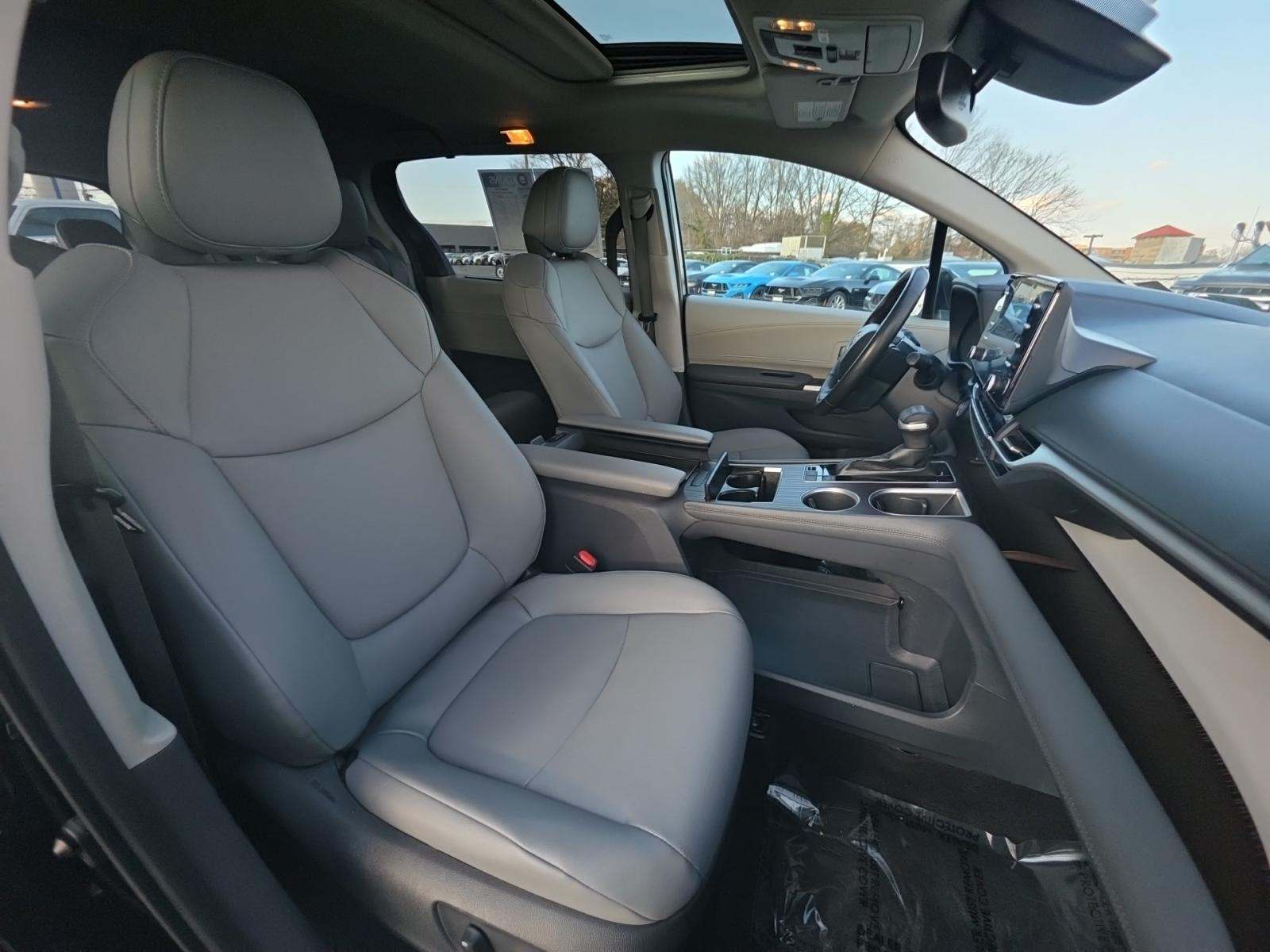 2023 Toyota Sienna XLE FWD