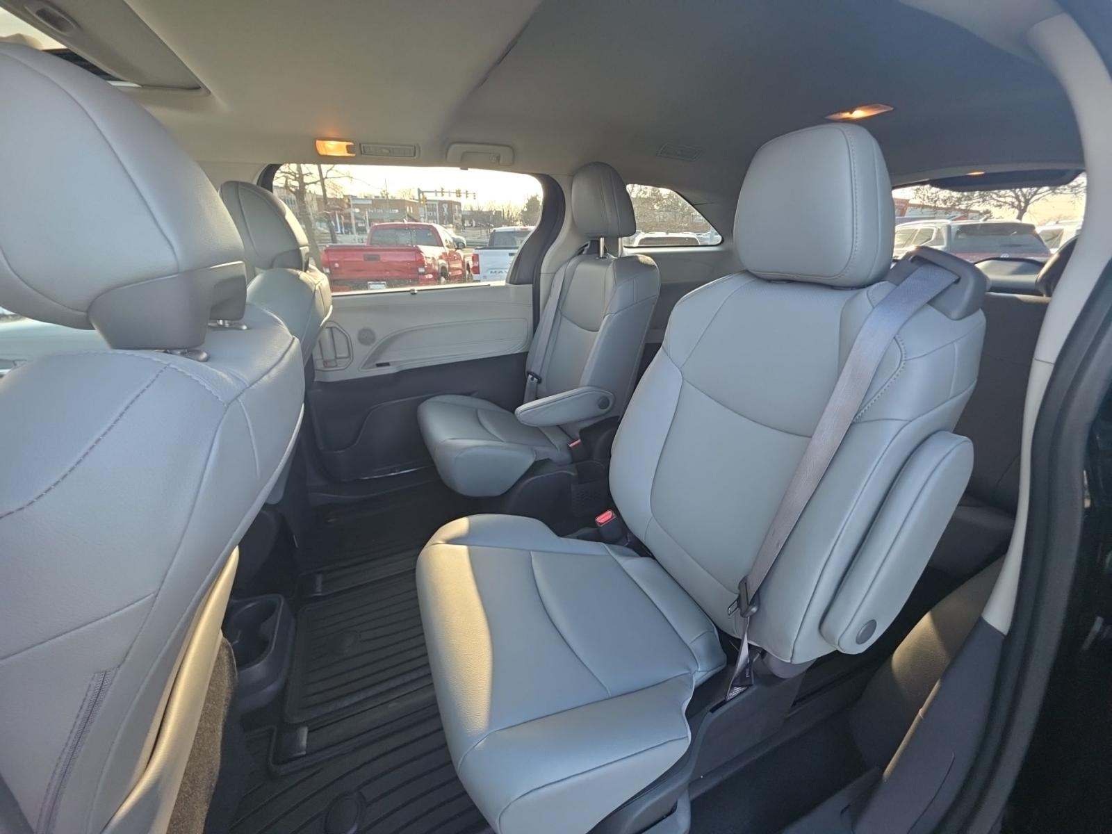 2023 Toyota Sienna XLE FWD