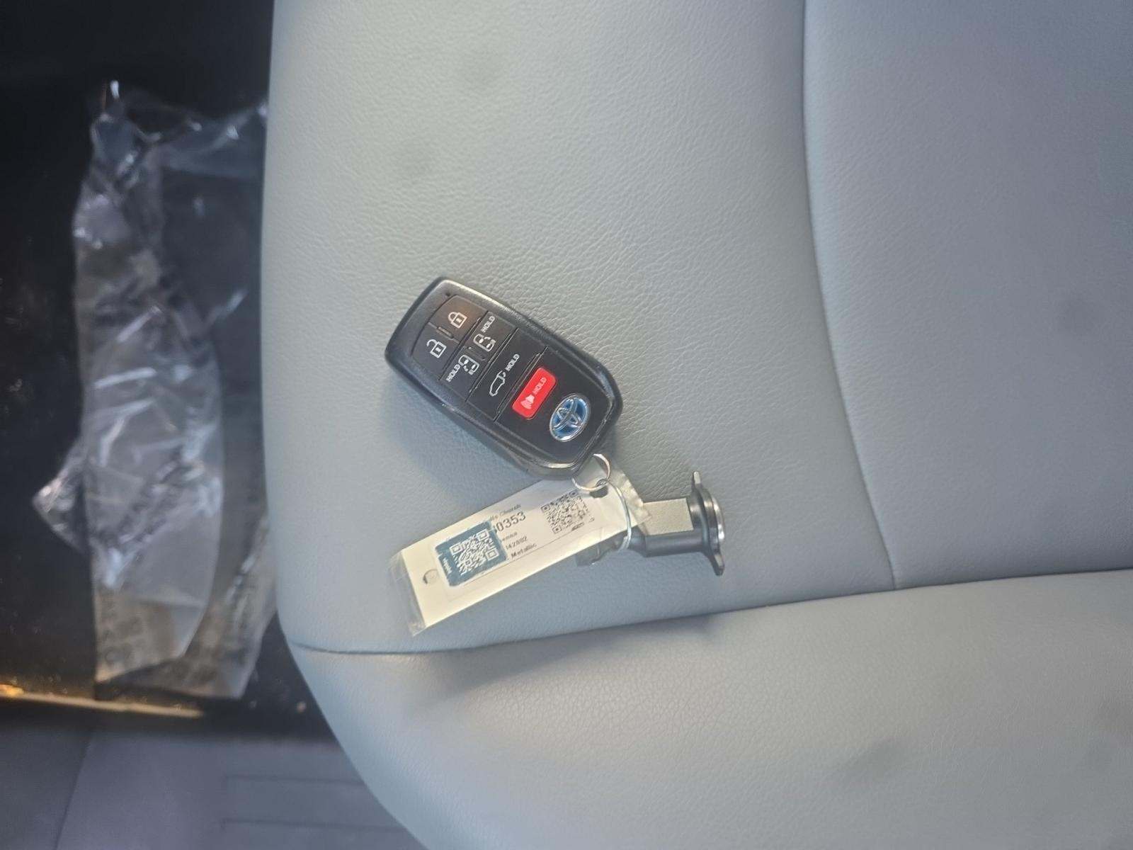 2023 Toyota Sienna XLE FWD