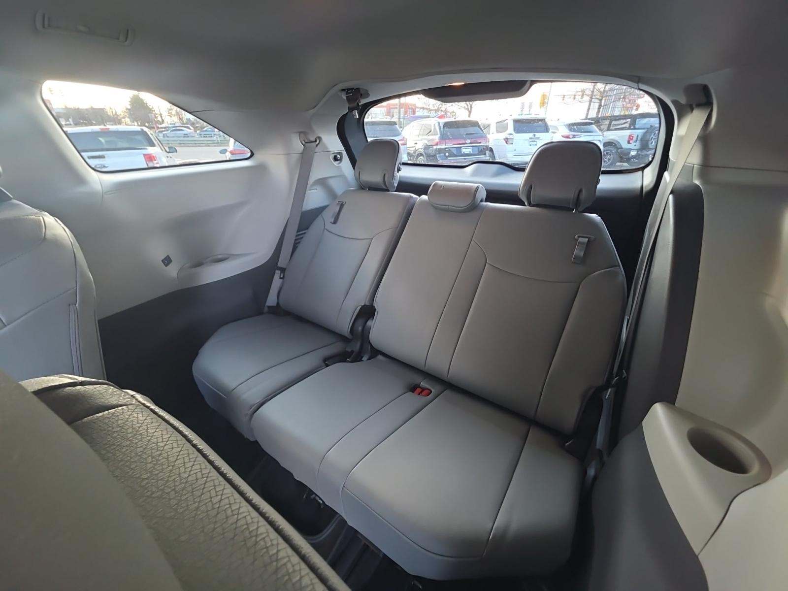 2023 Toyota Sienna XLE FWD