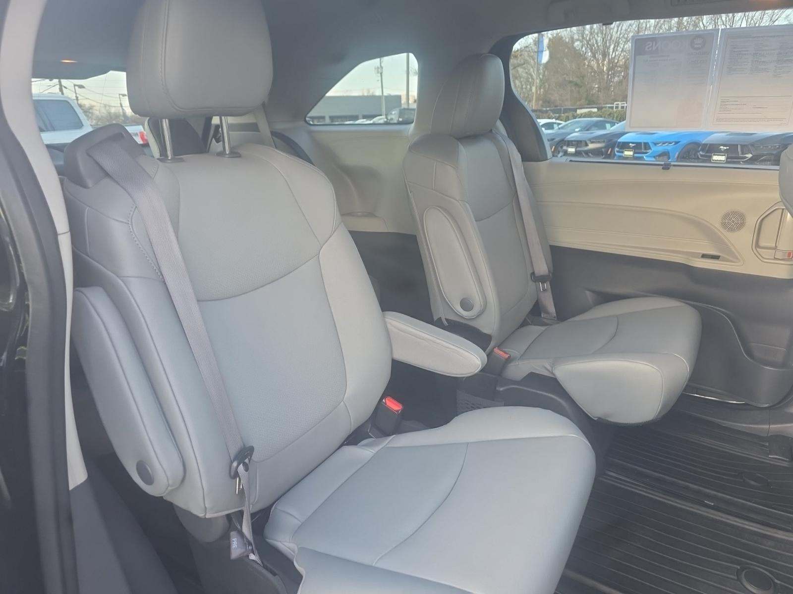 2023 Toyota Sienna XLE FWD