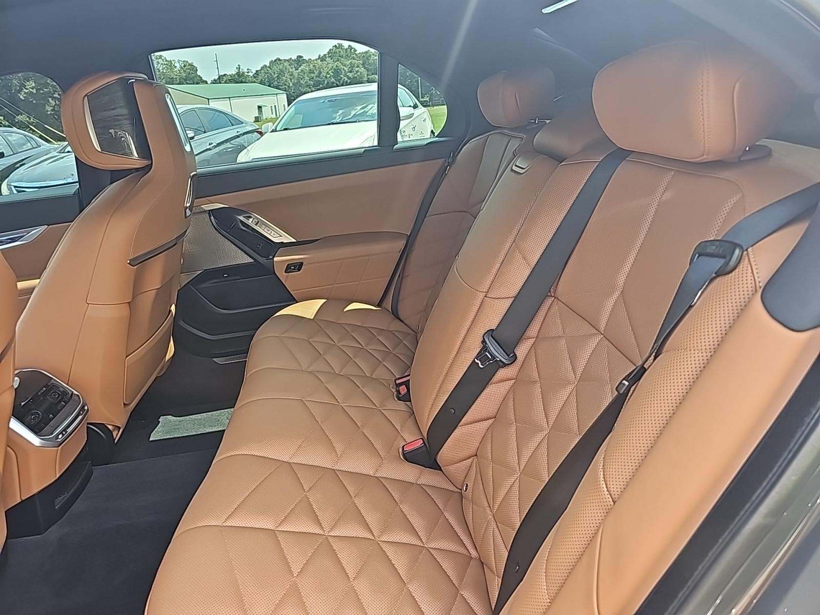 2023 BMW 7 Series 740i RWD