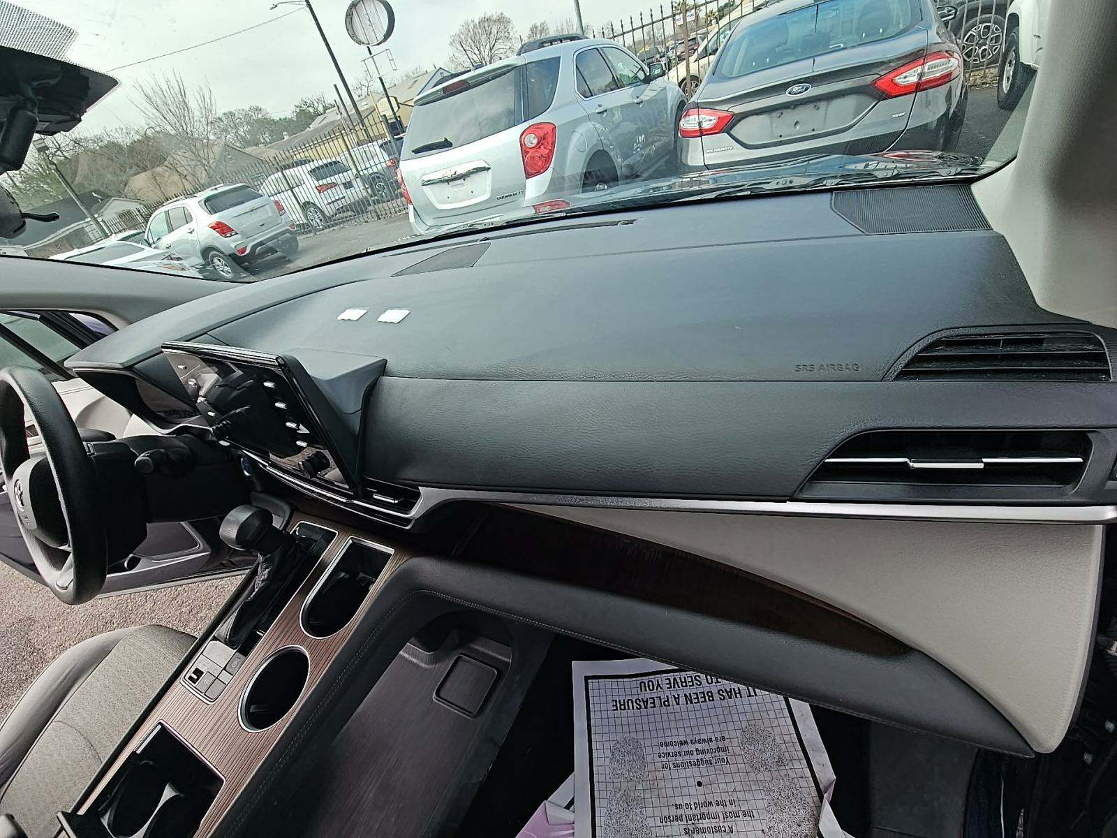 2021 Toyota Sienna LE FWD