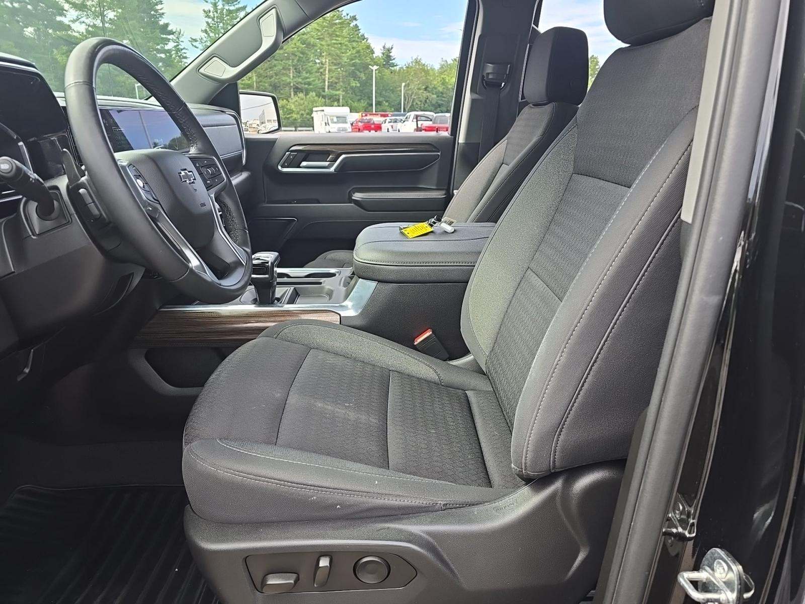 2023 Chevrolet Silverado 1500 RST AWD
