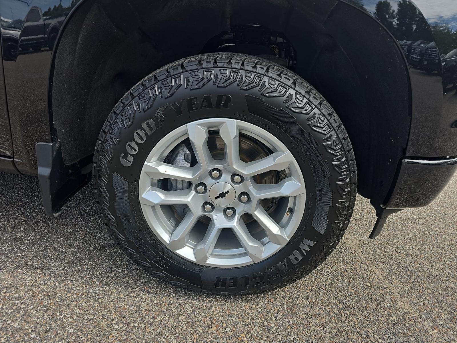 2023 Chevrolet Silverado 1500 RST AWD