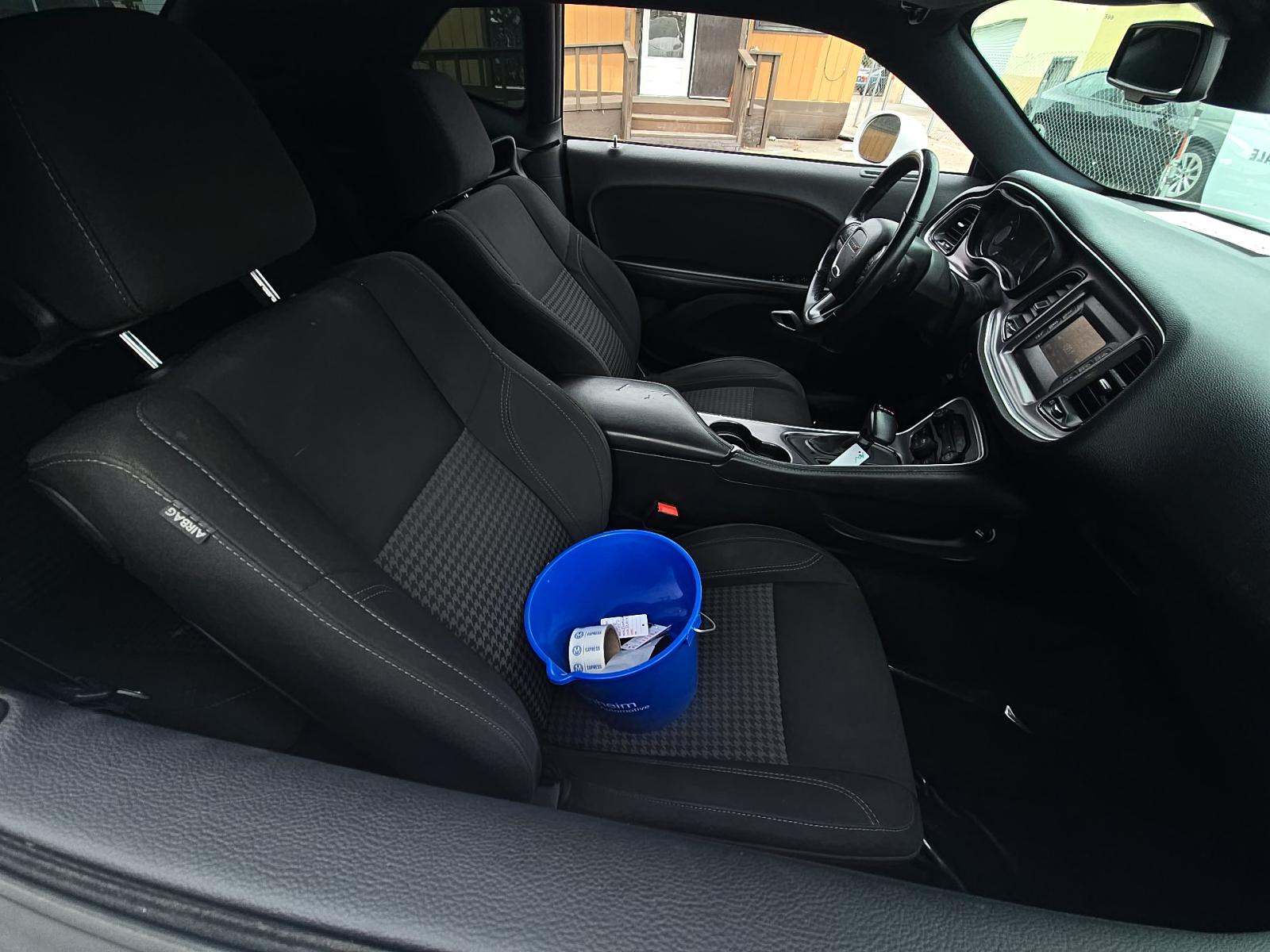 2017 Dodge Challenger SXT RWD