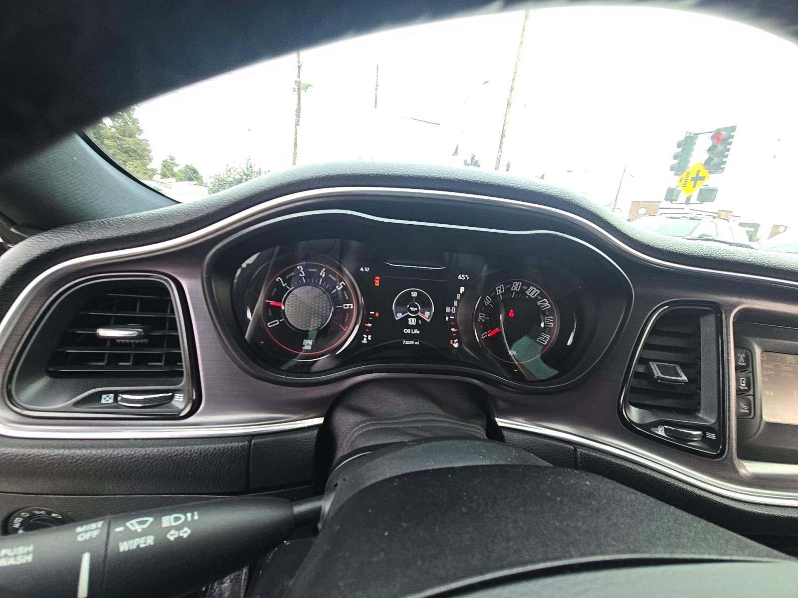 2017 Dodge Challenger SXT RWD