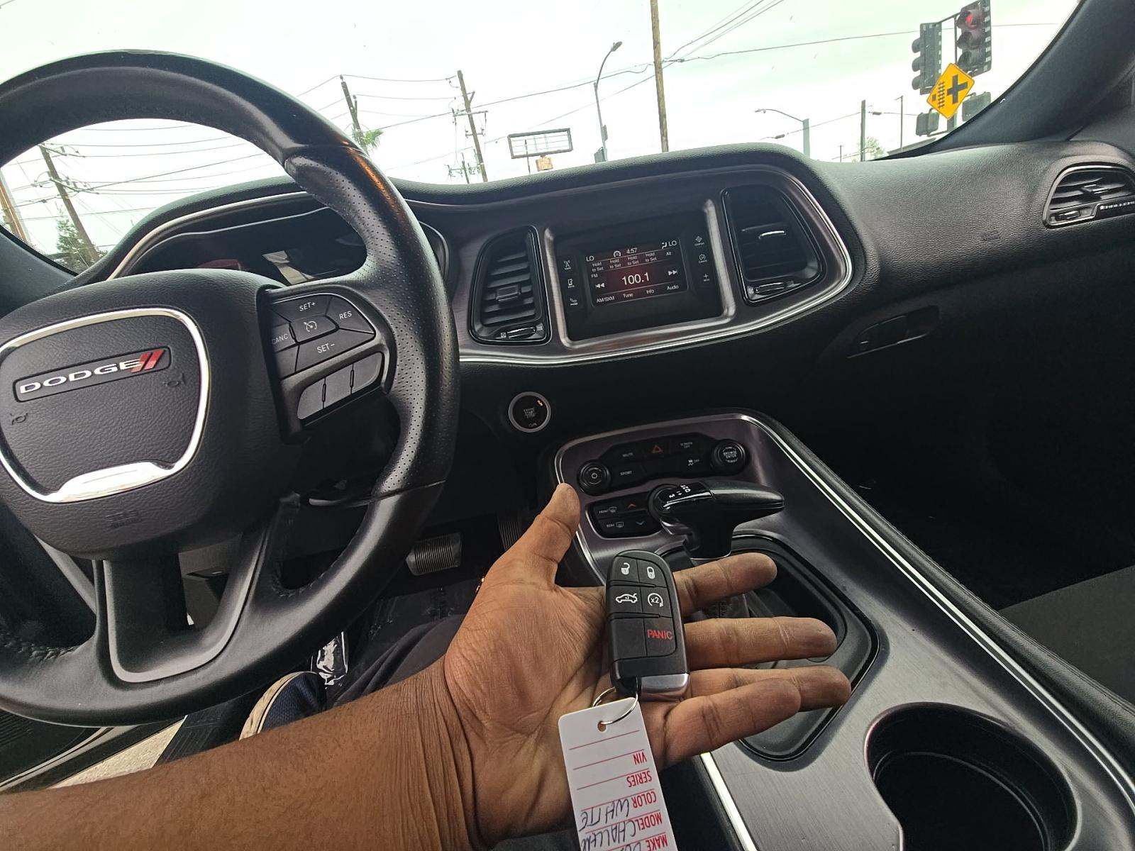 2017 Dodge Challenger SXT RWD