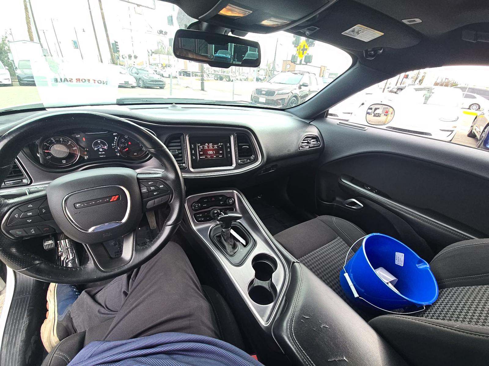 2017 Dodge Challenger SXT RWD