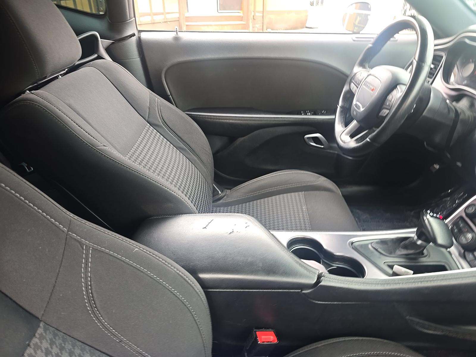 2017 Dodge Challenger SXT RWD