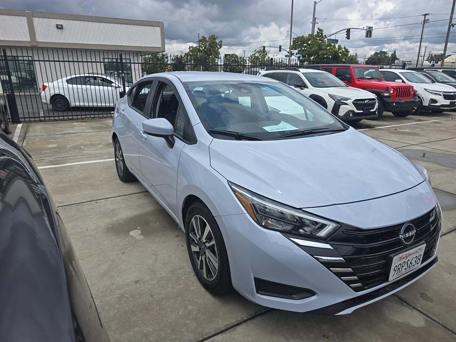 NISSAN VERSA - 4