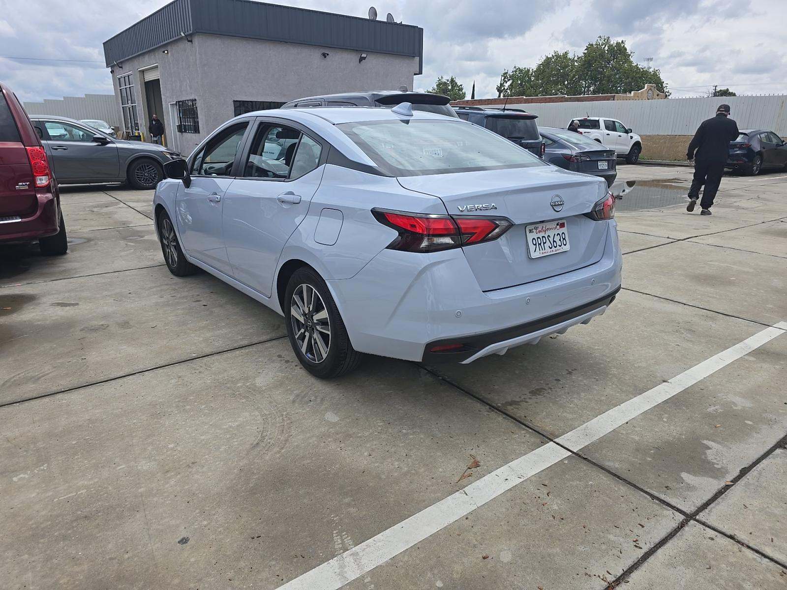 NISSAN VERSA - 2