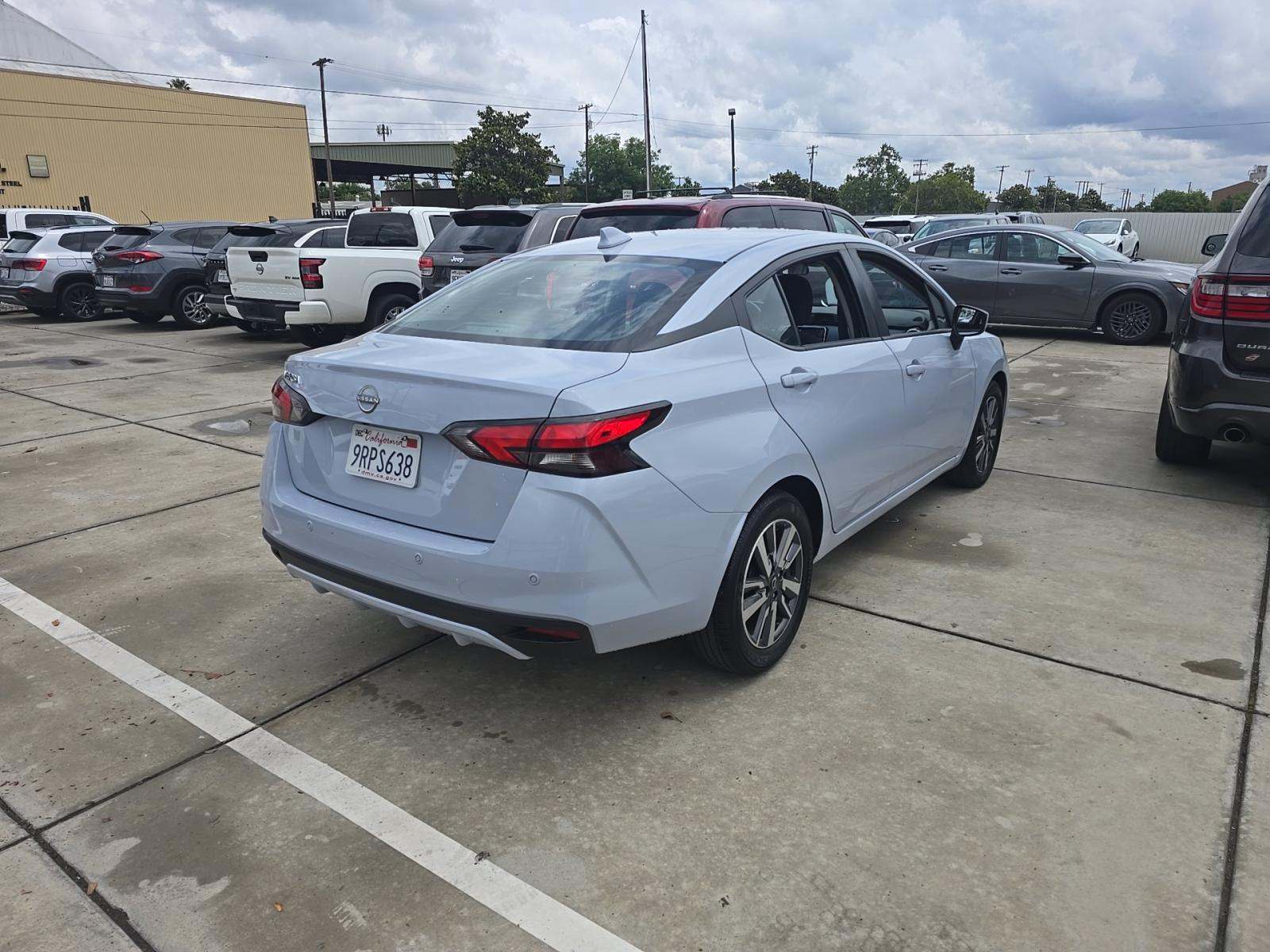 NISSAN VERSA - 3