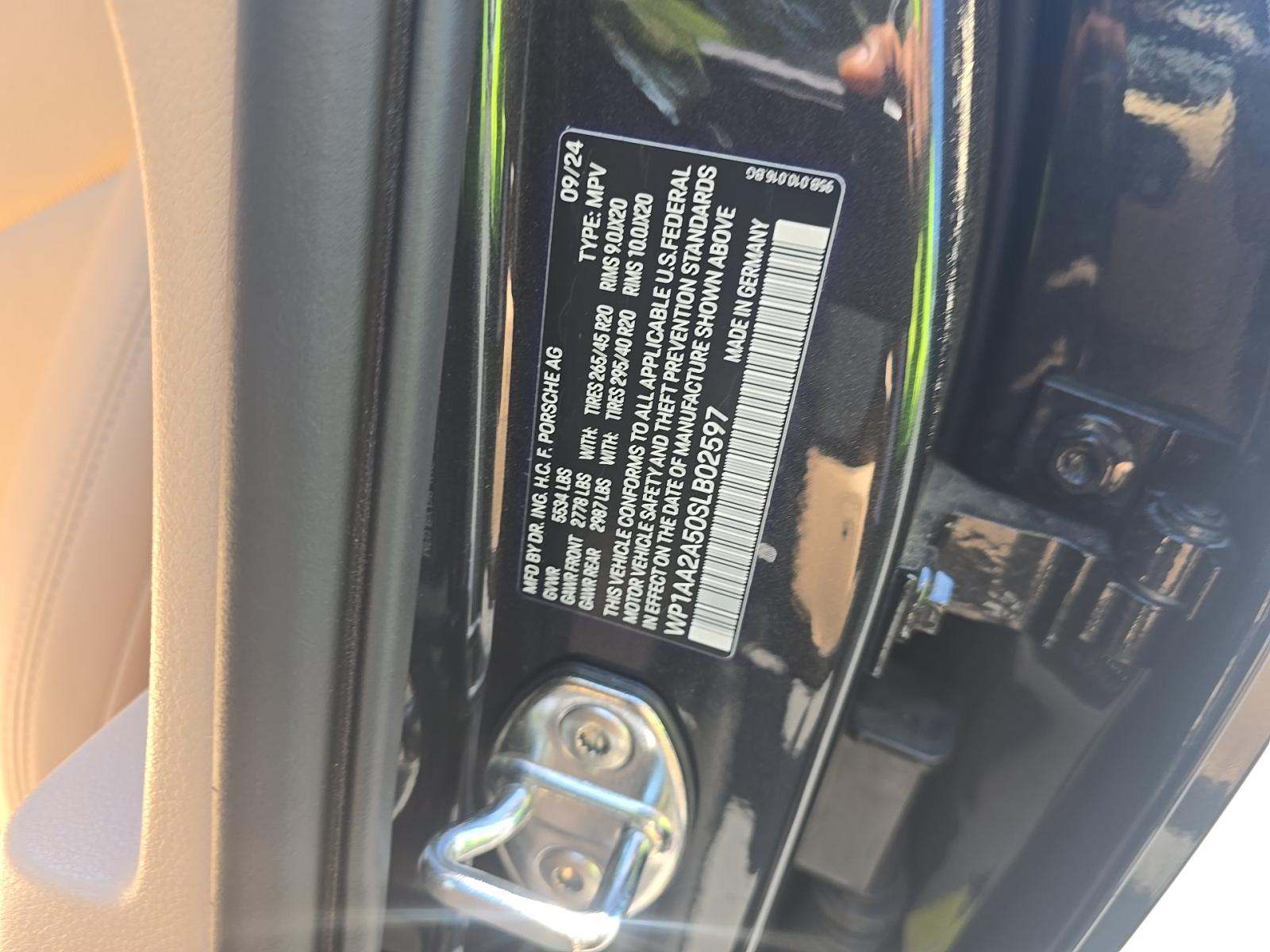 2025 Porsche Macan Base AWD