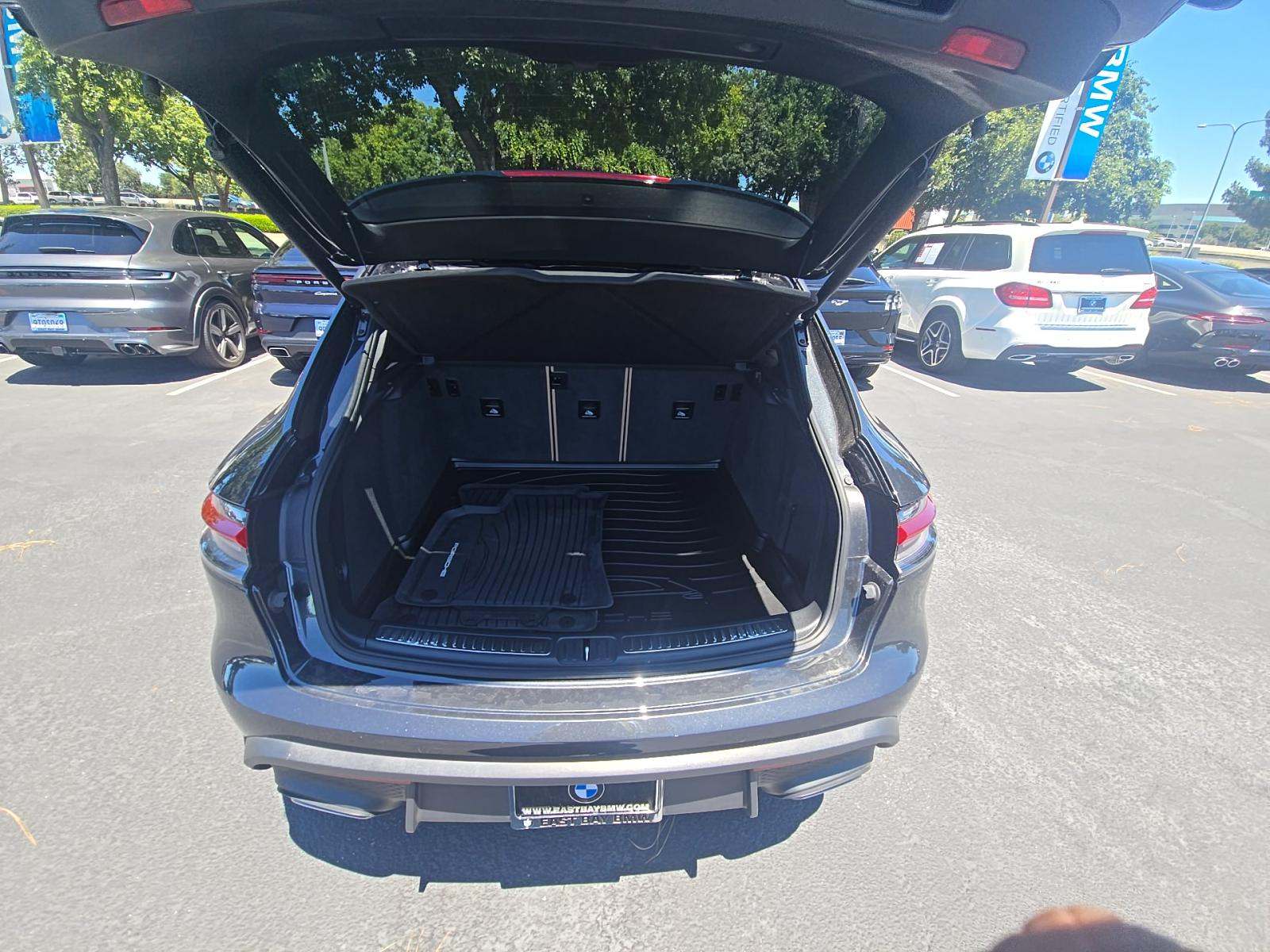 2025 Porsche Macan Base AWD
