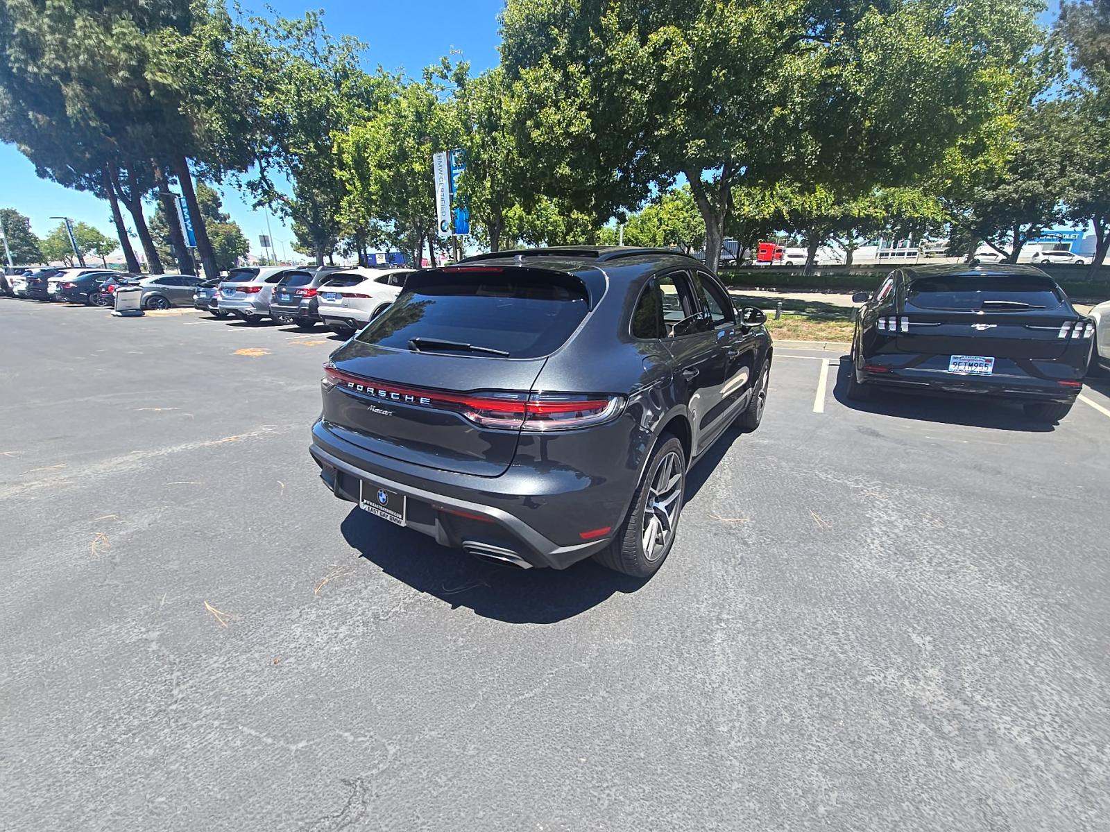 2025 Porsche Macan Base AWD