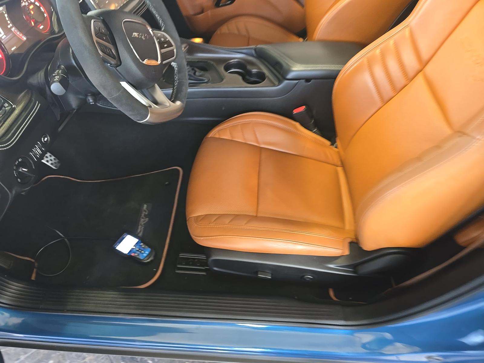 DODGE CHALLENGER - 6