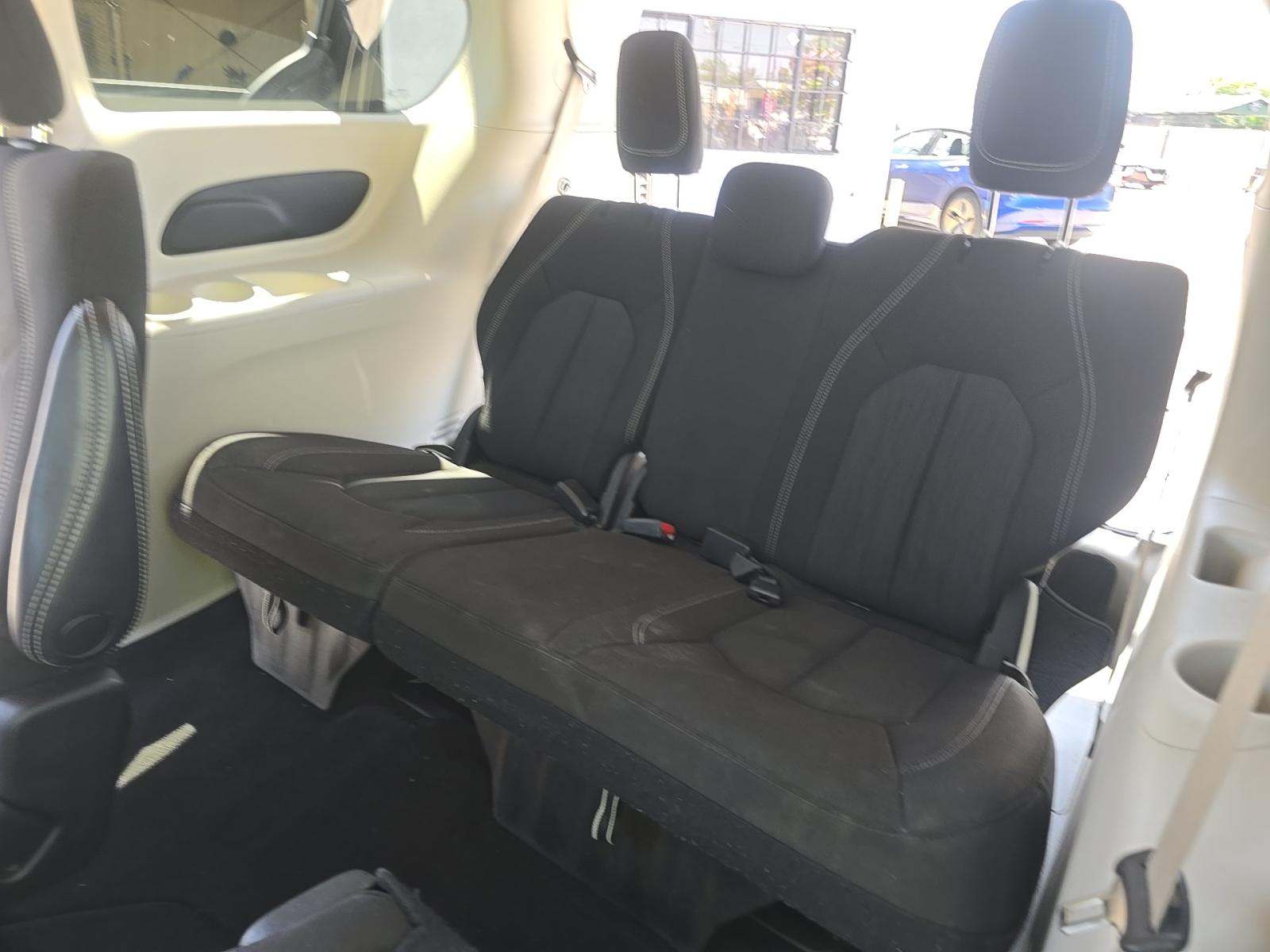 CHRYSLER VOYAGER - 10