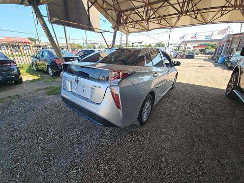 2016 Toyota Prius Three FWD