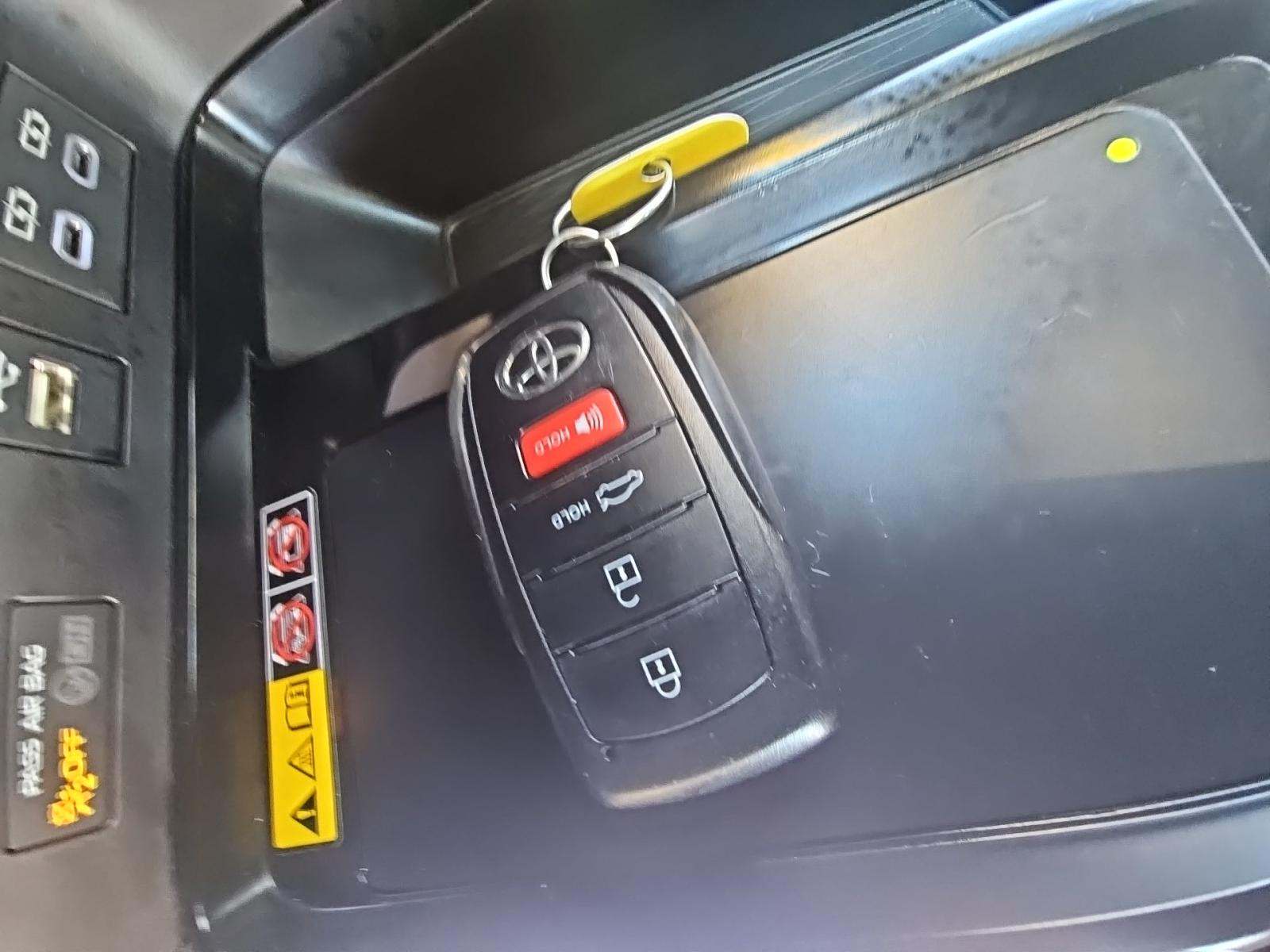 2025 Toyota Camry SE FWD