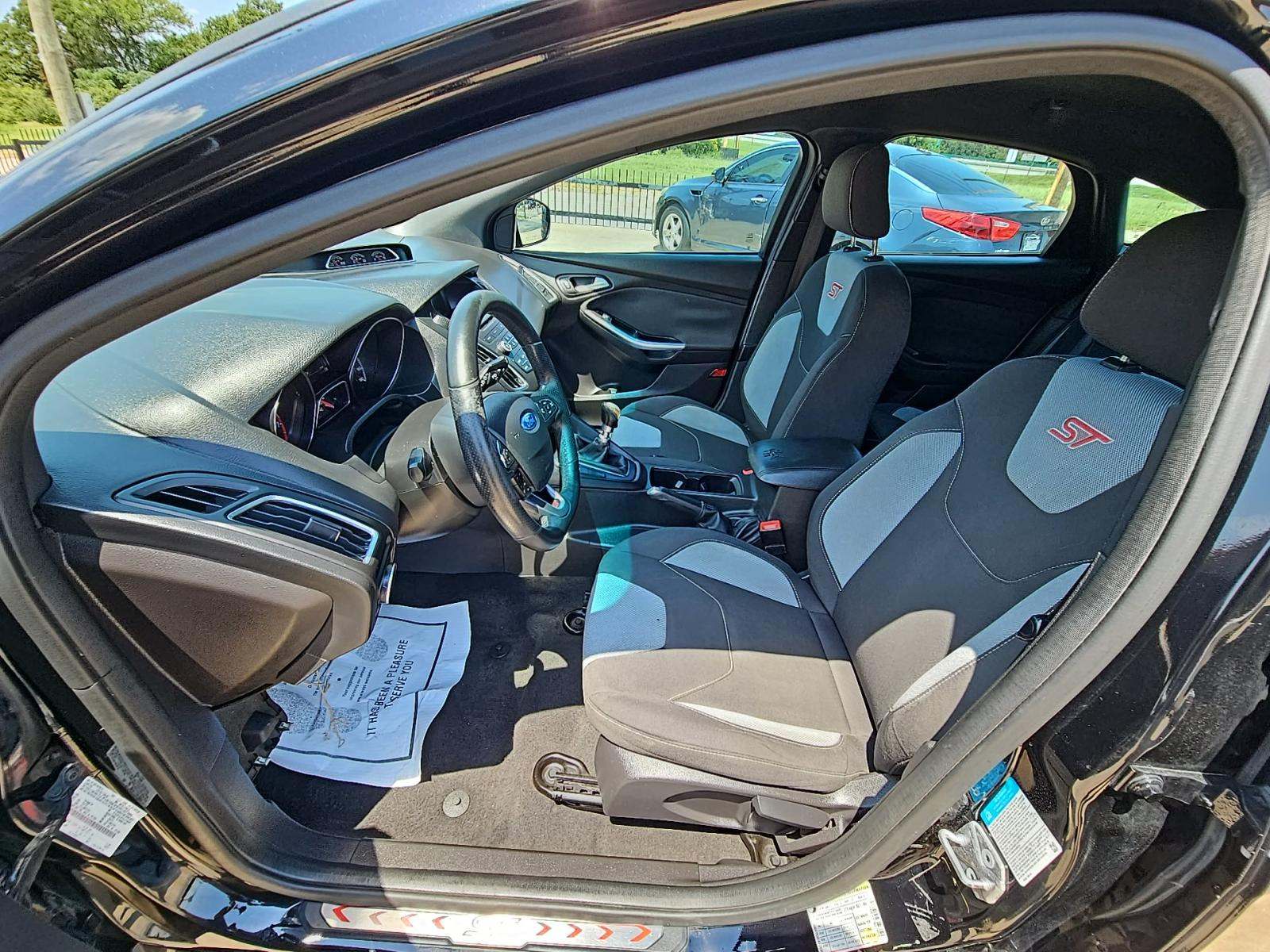 2017 Ford Focus ST FWD