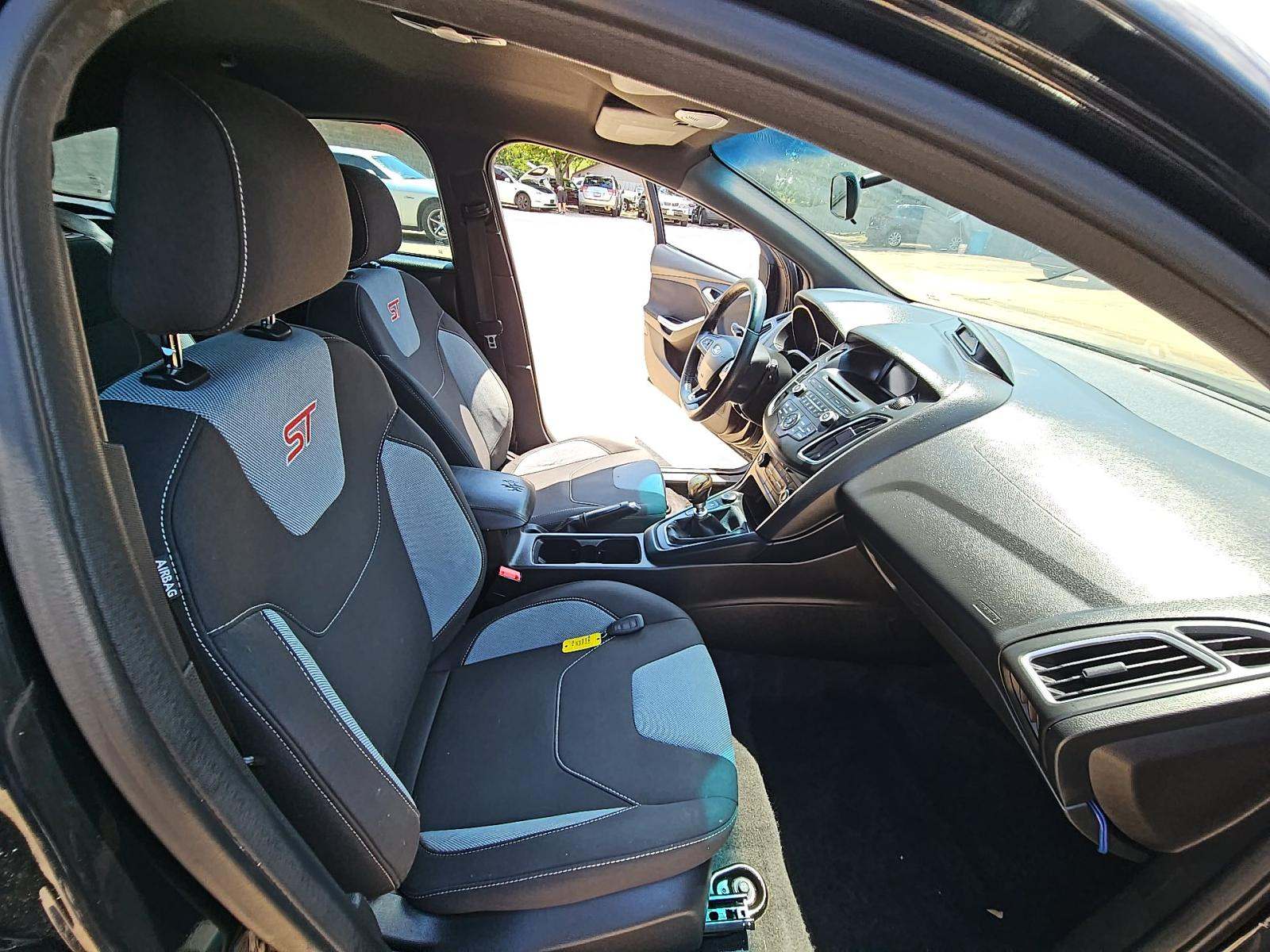 2017 Ford Focus ST FWD