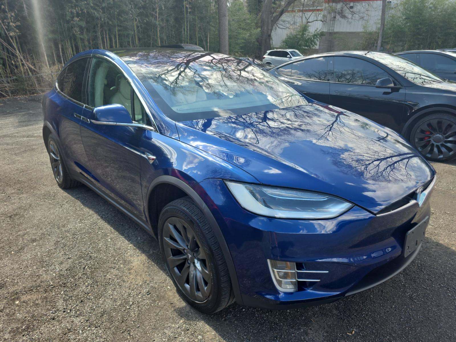 TESLA MODEL X - 4