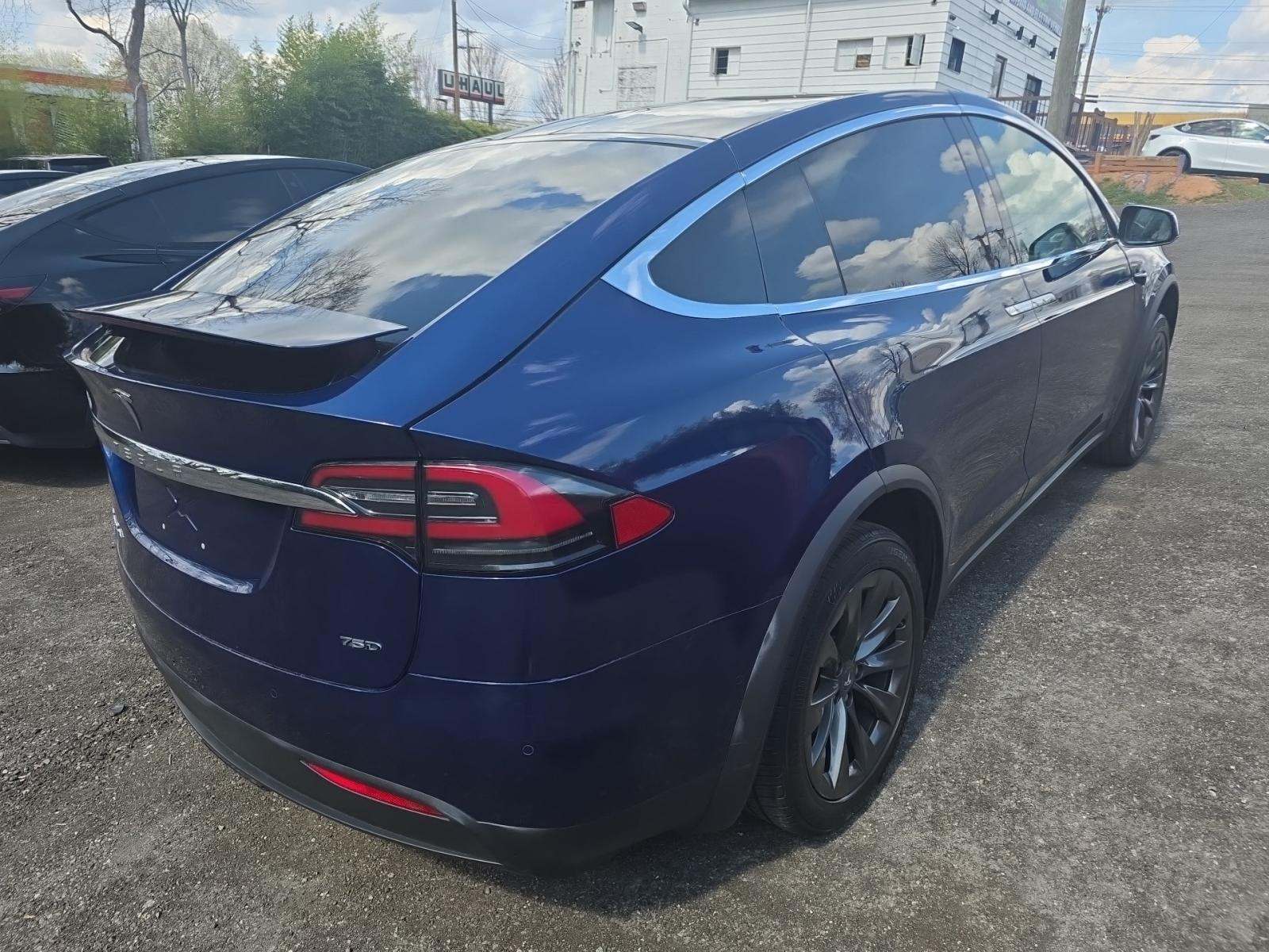 TESLA MODEL X - 3