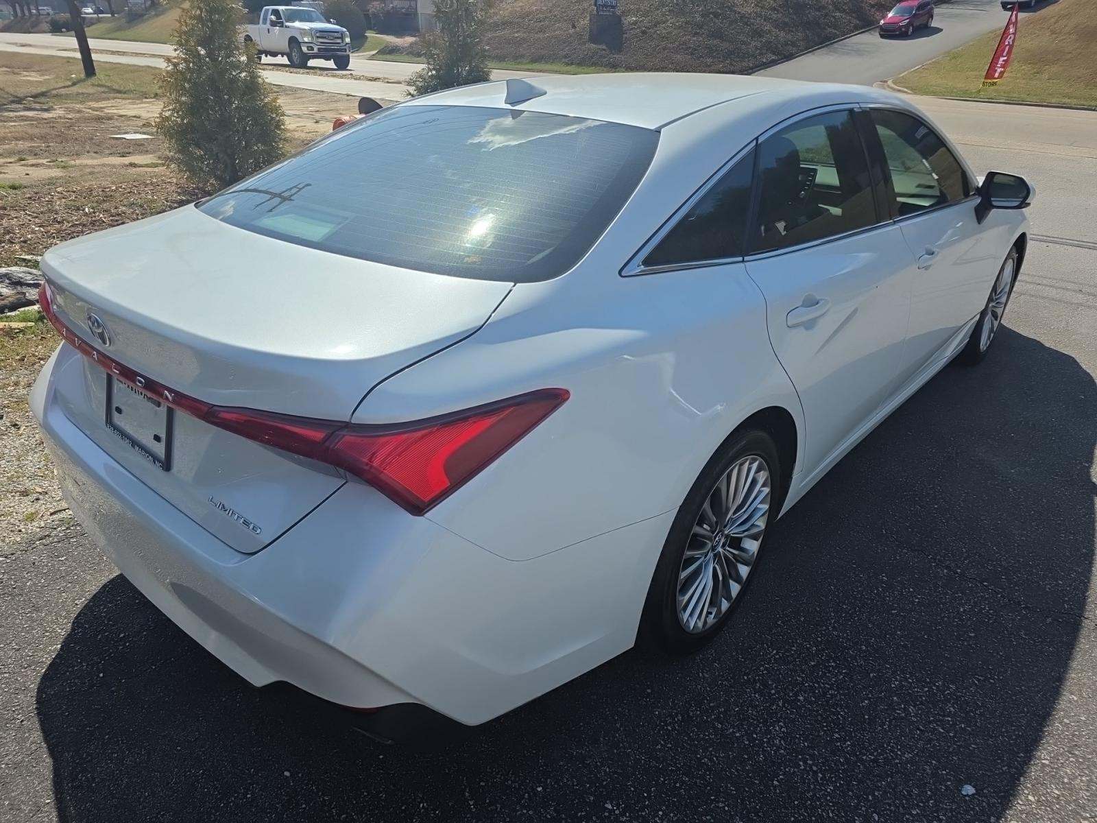 2019 Toyota Avalon Limited FWD
