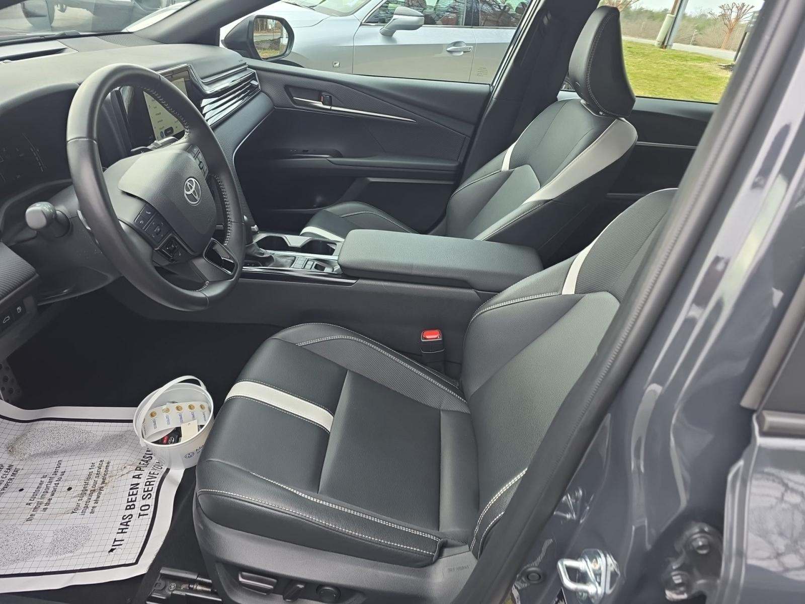 2025 Toyota Camry SE FWD