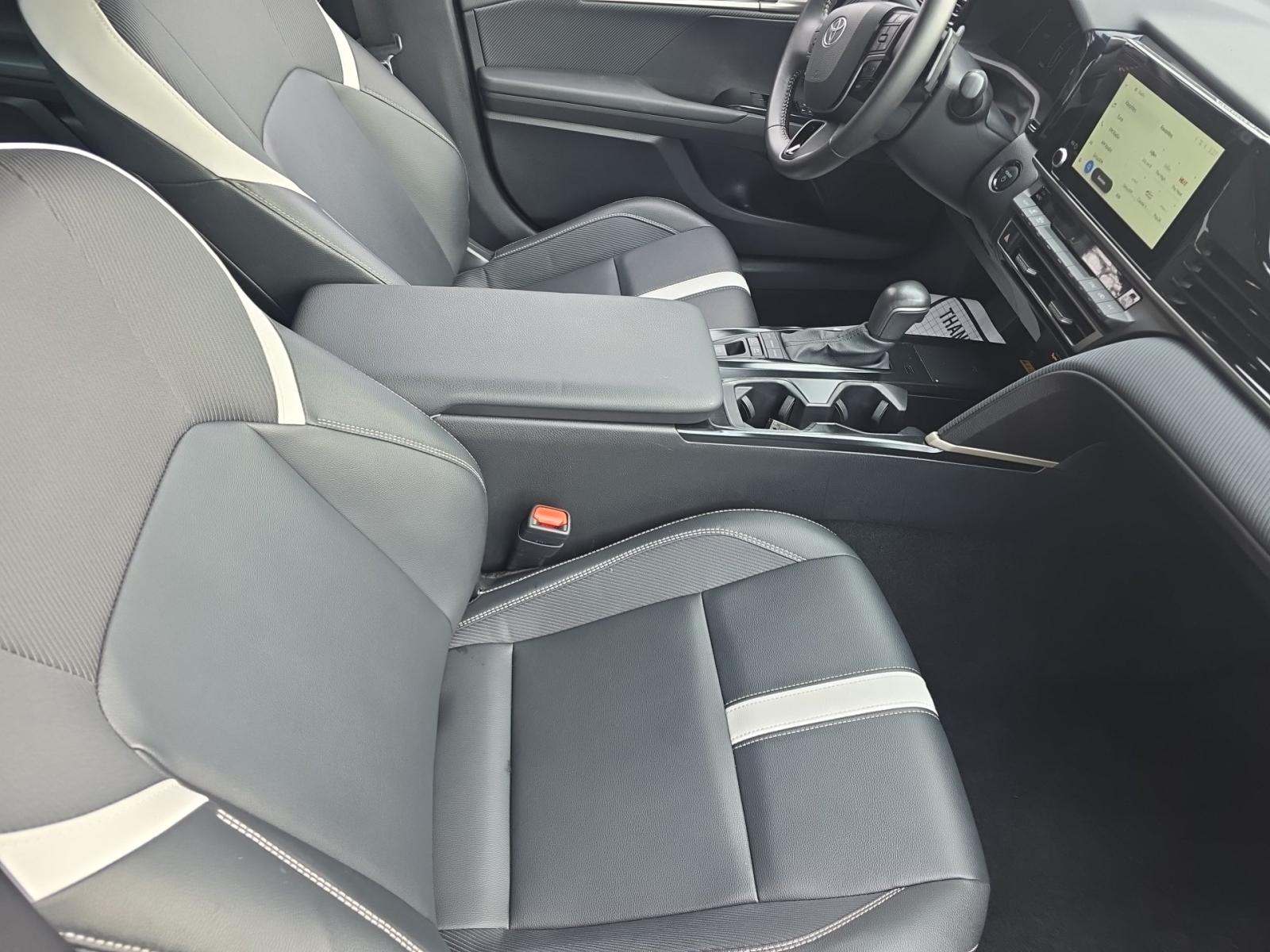 2025 Toyota Camry SE FWD