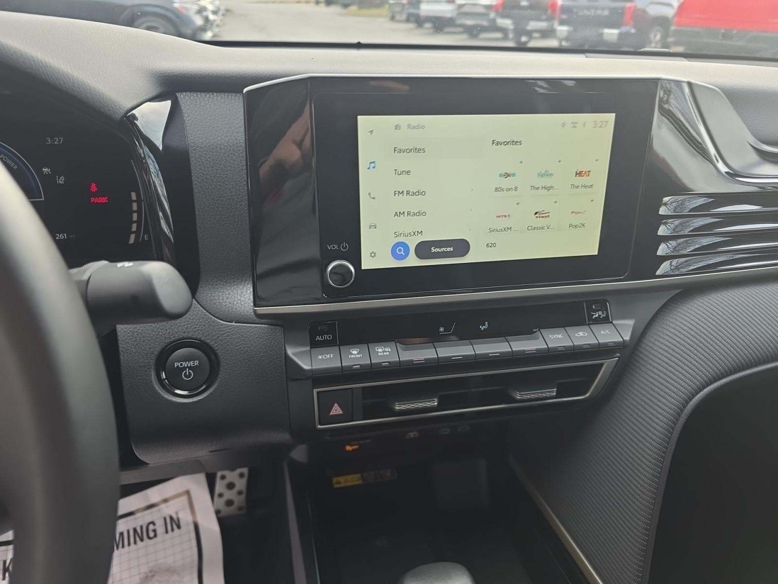 2025 Toyota Camry SE FWD