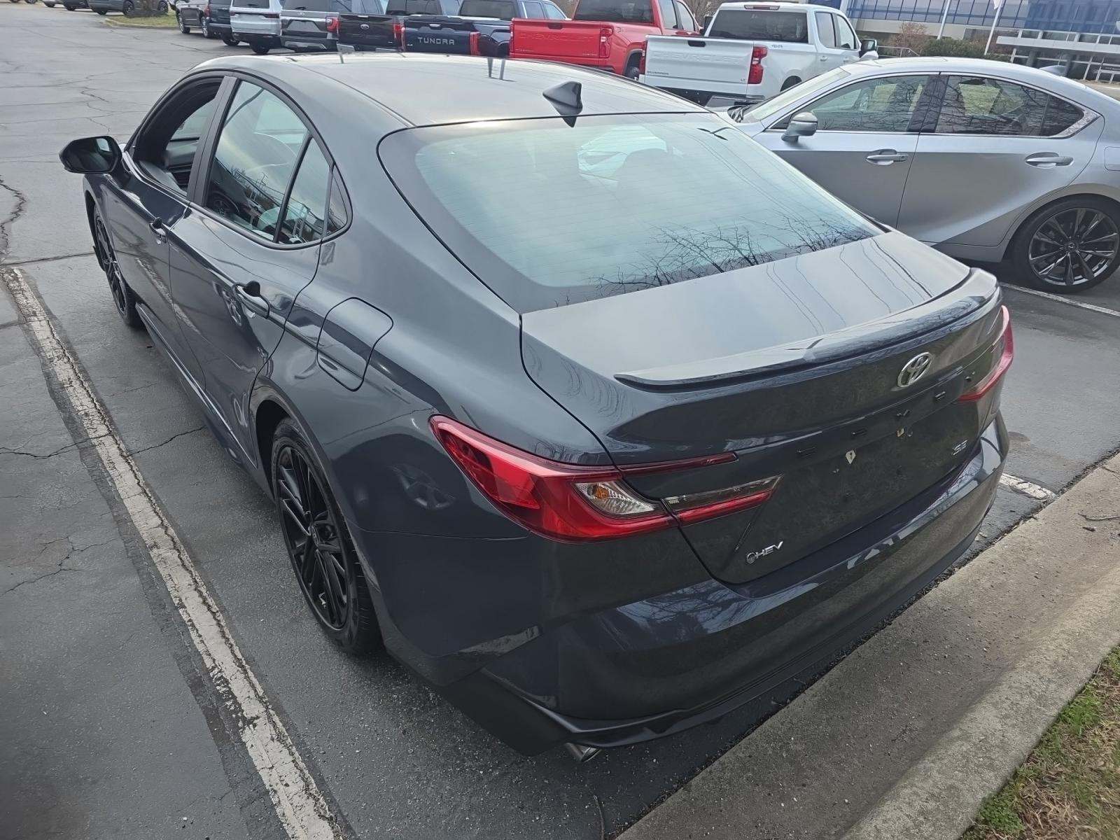 2025 Toyota Camry SE FWD