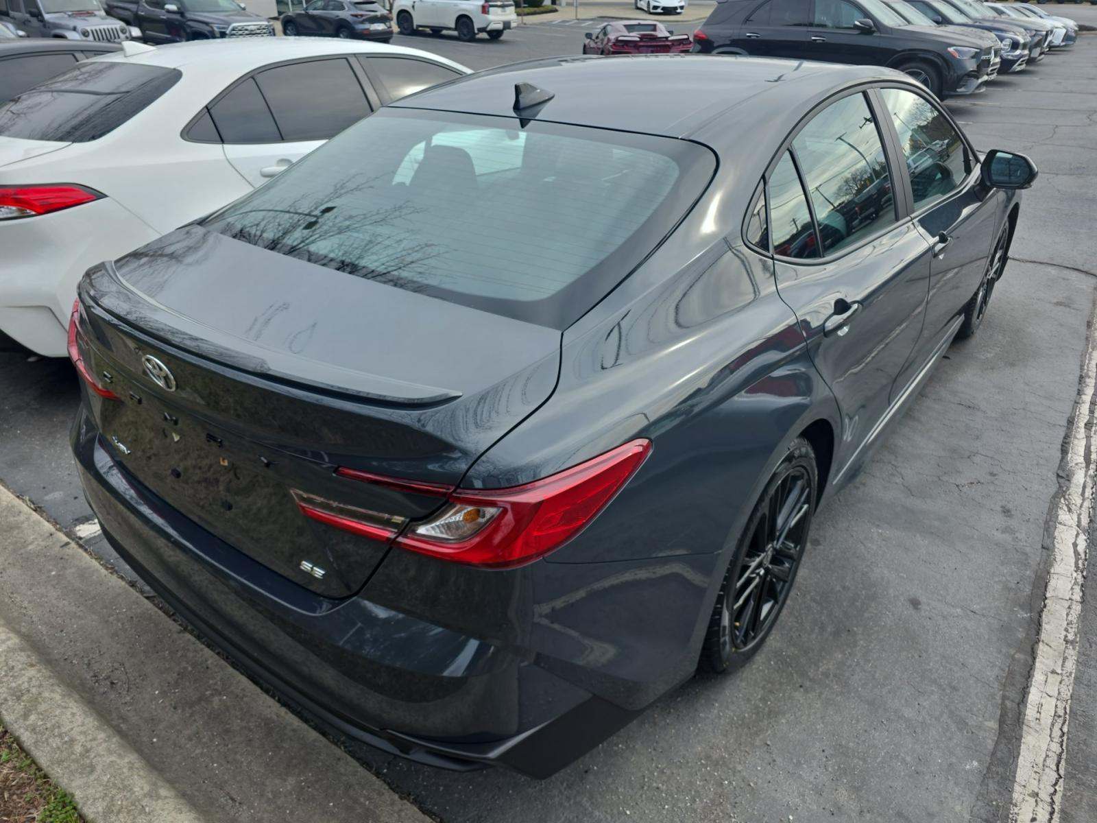 2025 Toyota Camry SE FWD