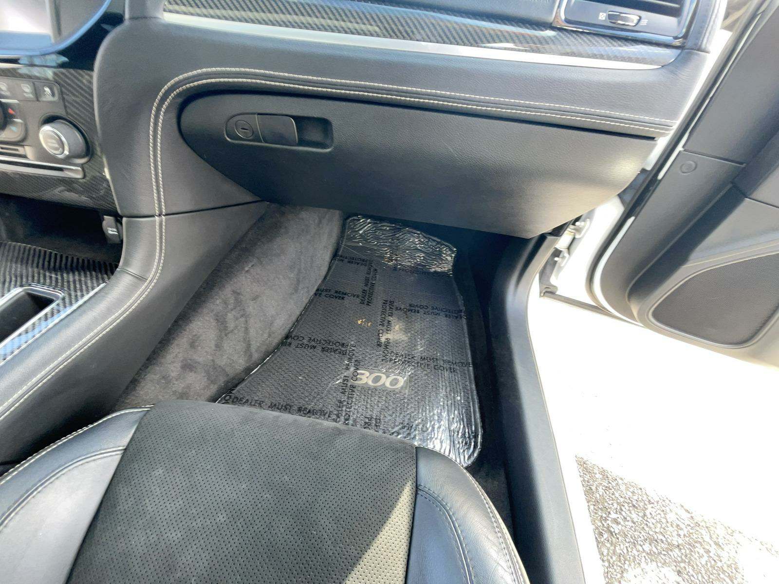 2012 Chrysler 300 SRT8 RWD