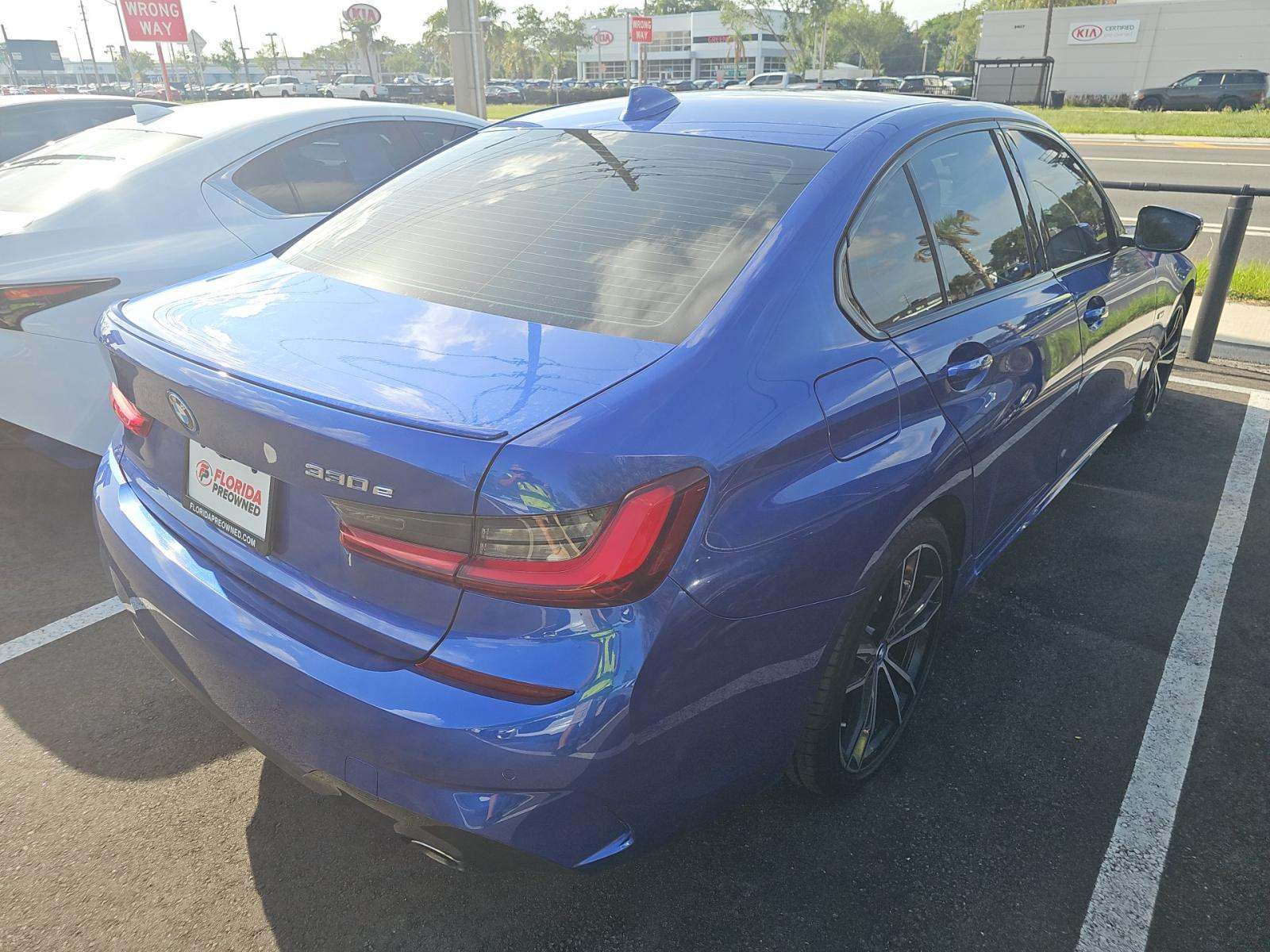 2022 BMW 3 Series 330e RWD