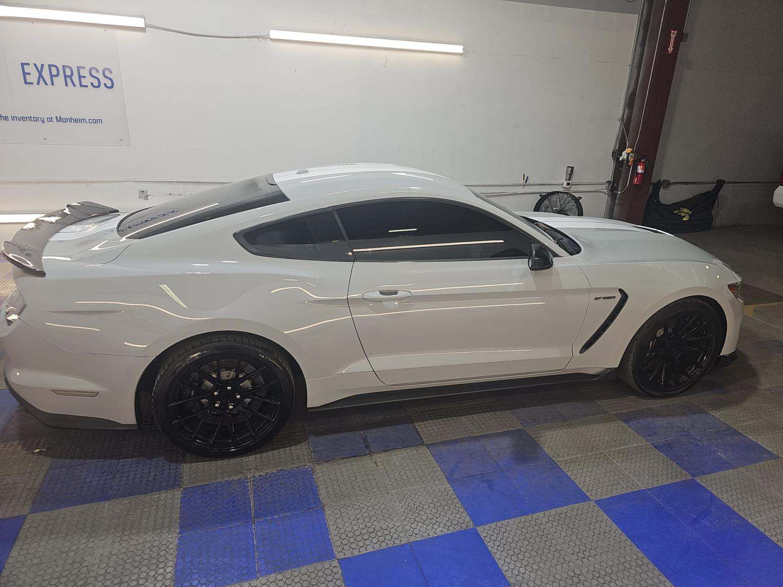 FORD MUSTANG - 4