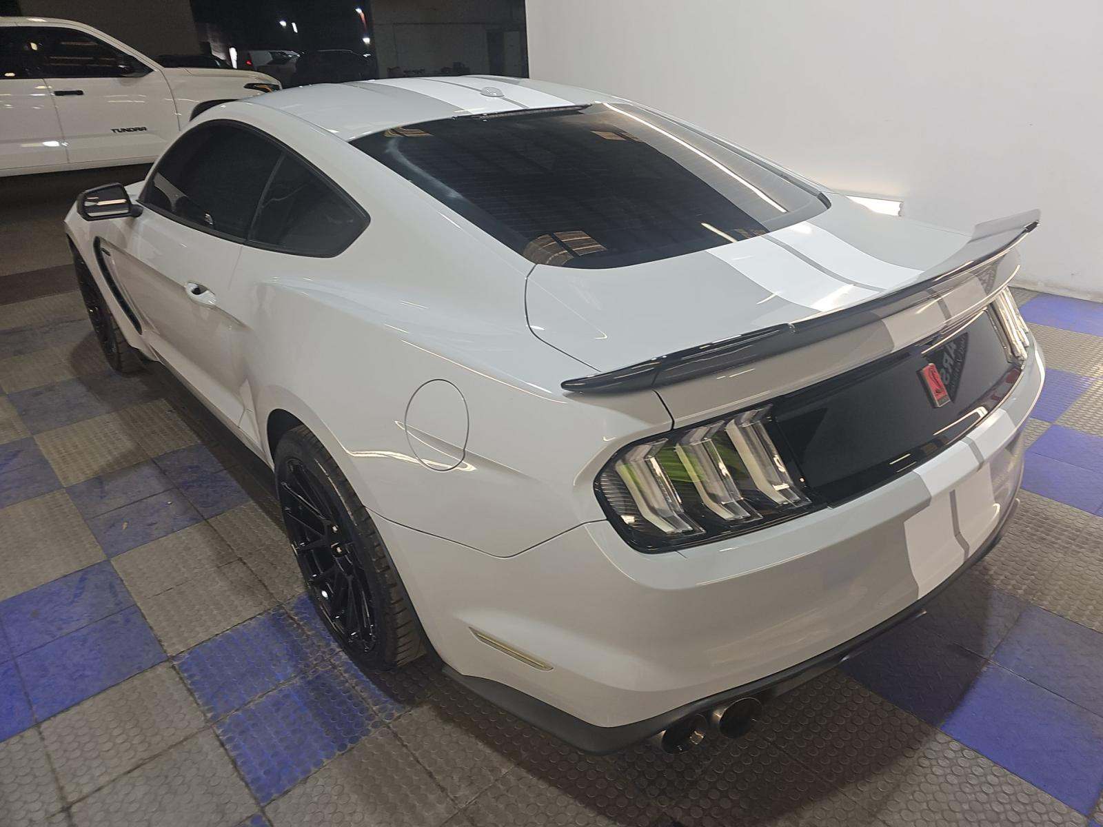 FORD MUSTANG - 2