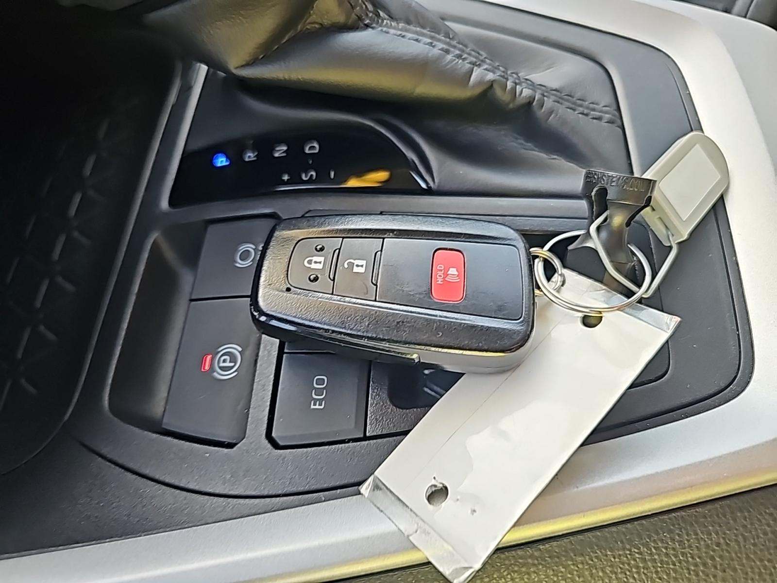 2025 Toyota RAV4 XLE FWD