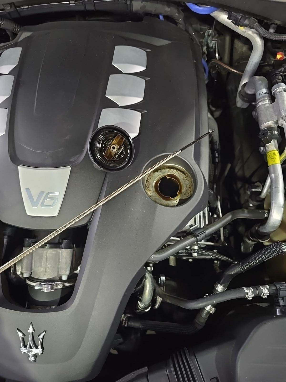 2016 Maserati Ghibli Base RWD