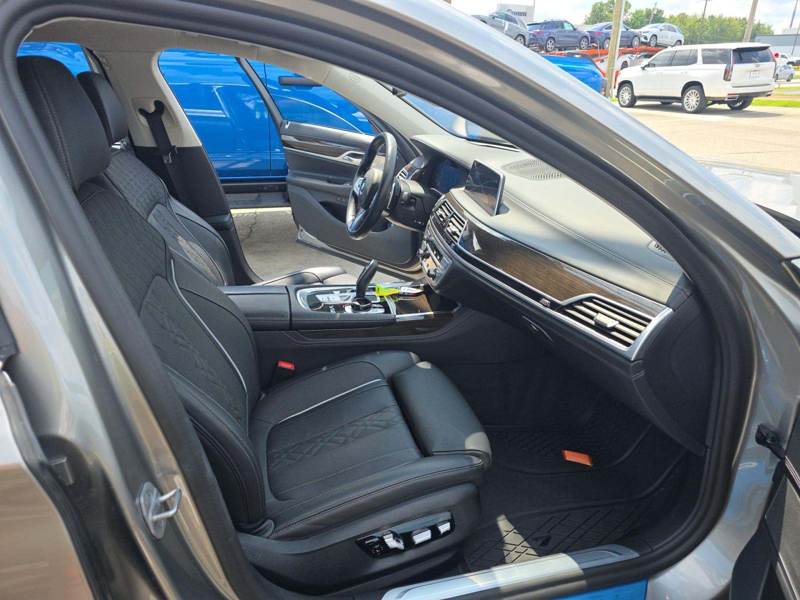 2022 BMW 7 Series M760i xDrive AWD