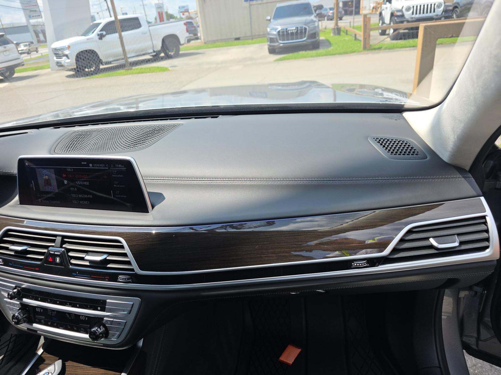 2022 BMW 7 Series M760i xDrive AWD