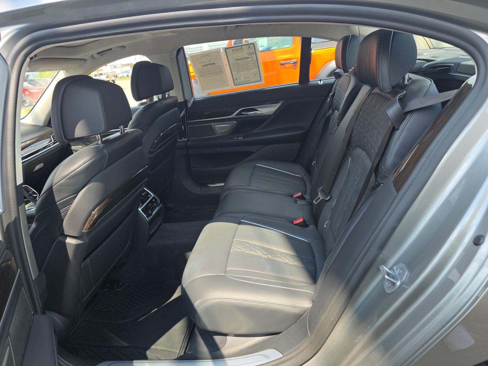 2022 BMW 7 Series M760i xDrive AWD