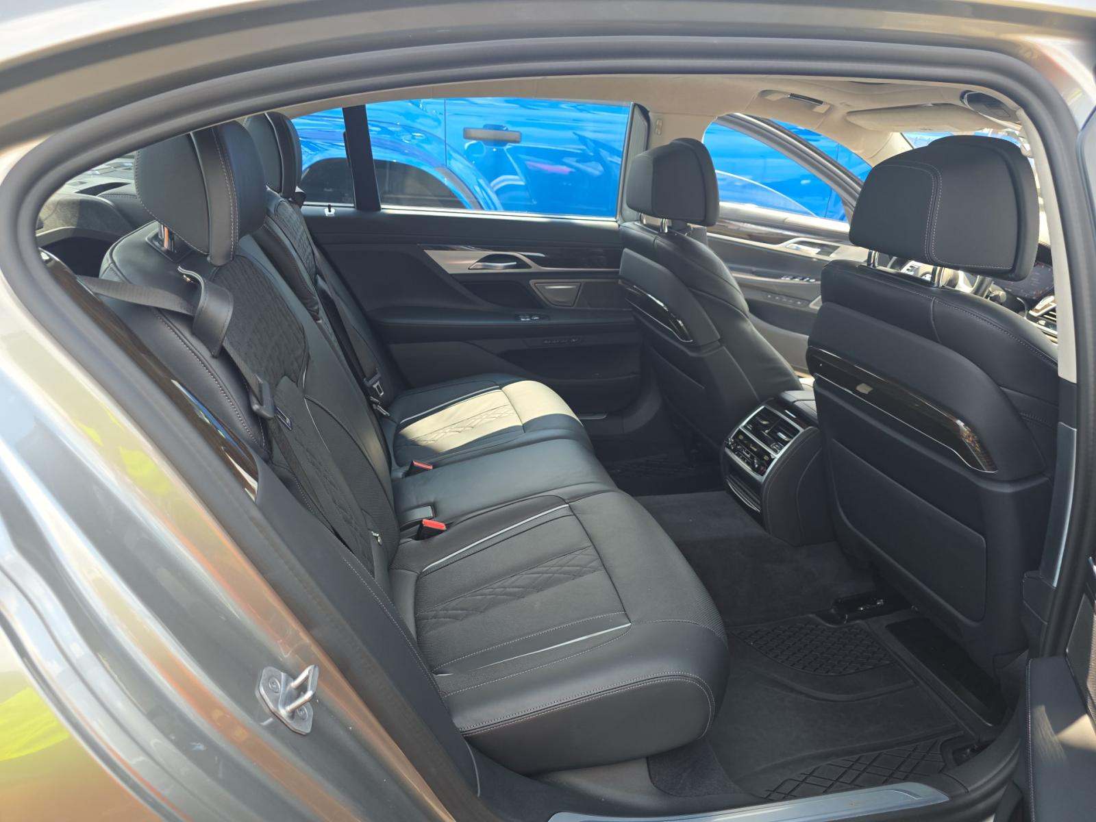 2022 BMW 7 Series M760i xDrive AWD