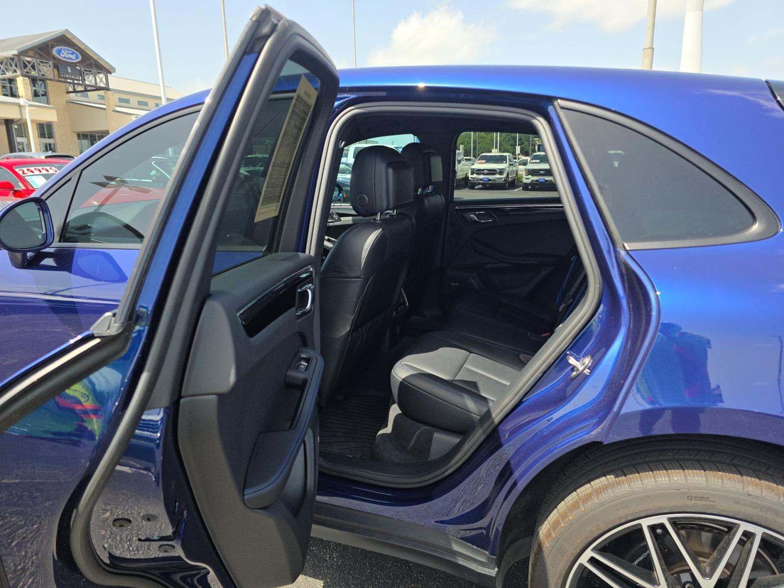 2025 Porsche Macan Base AWD