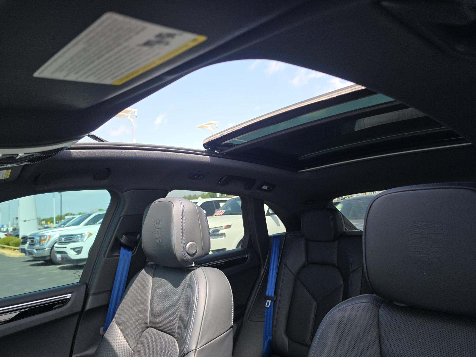2025 Porsche Macan Base AWD
