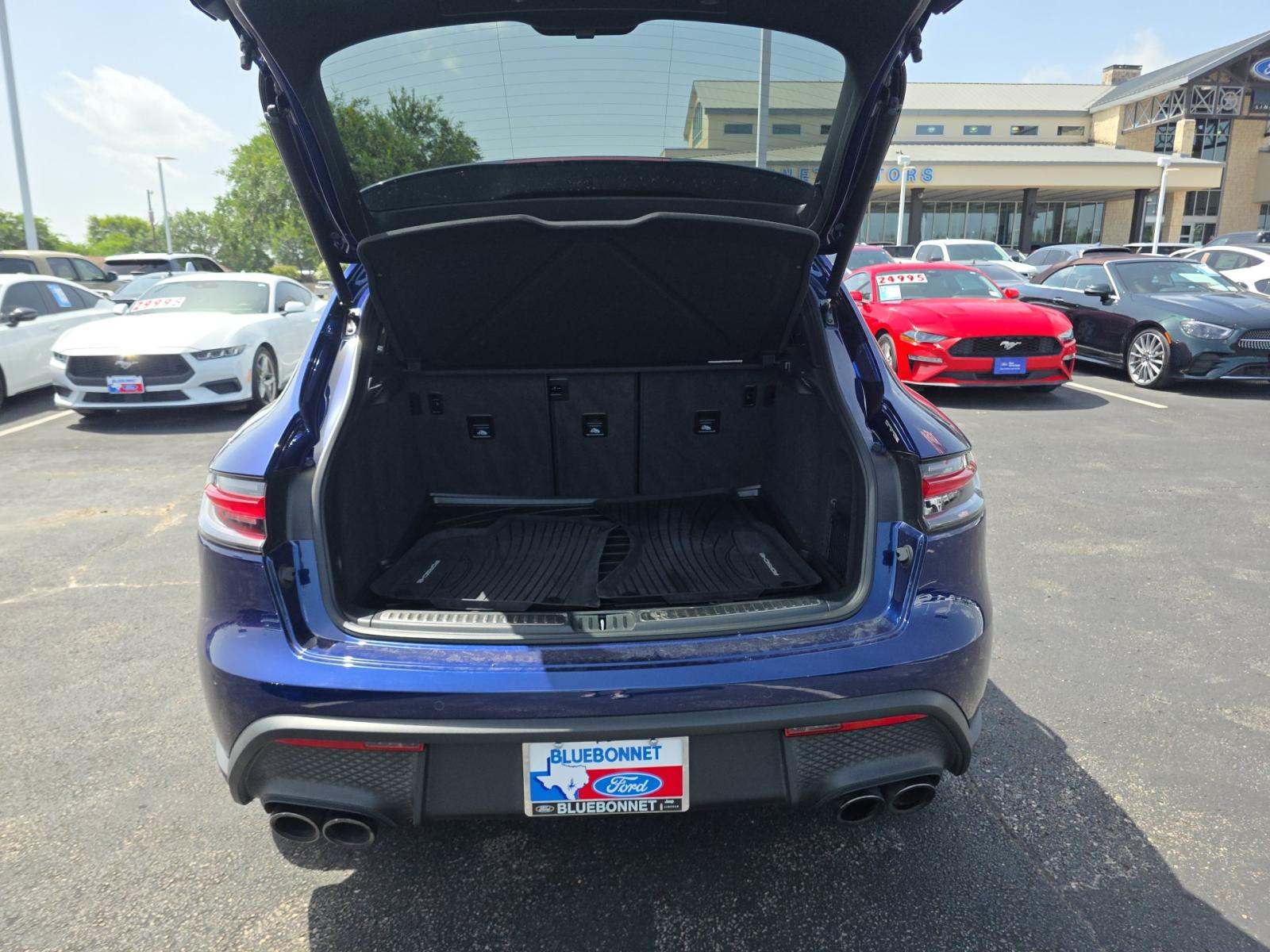 2025 Porsche Macan Base AWD