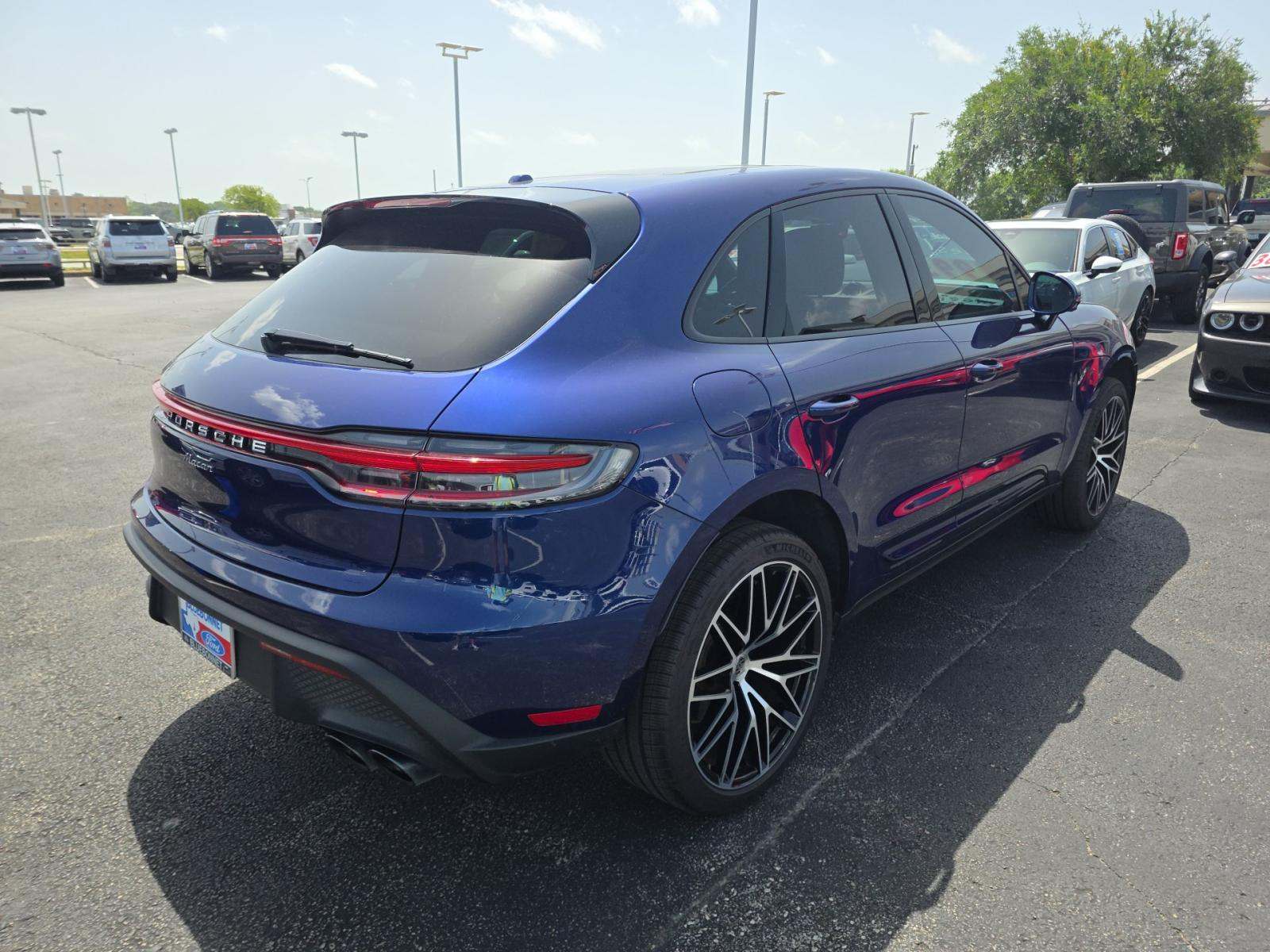 2025 Porsche Macan Base AWD