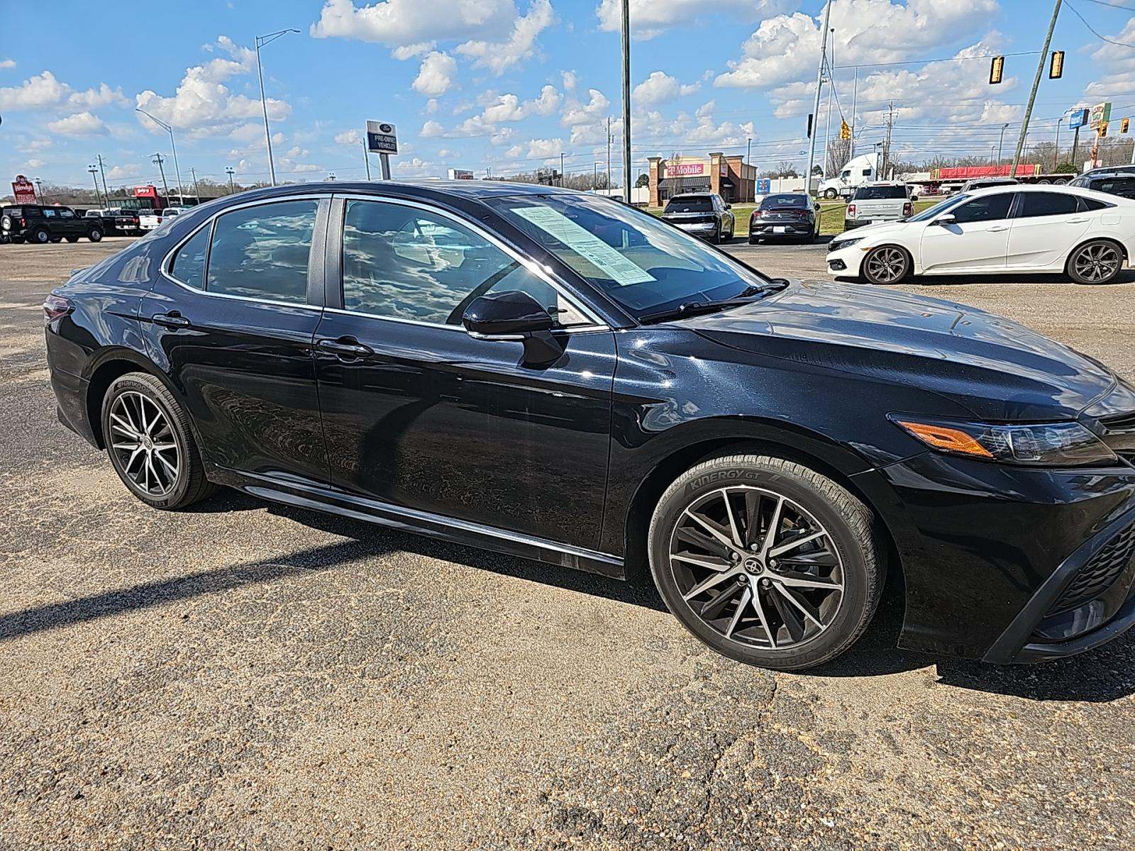 2024 Toyota Camry SE FWD