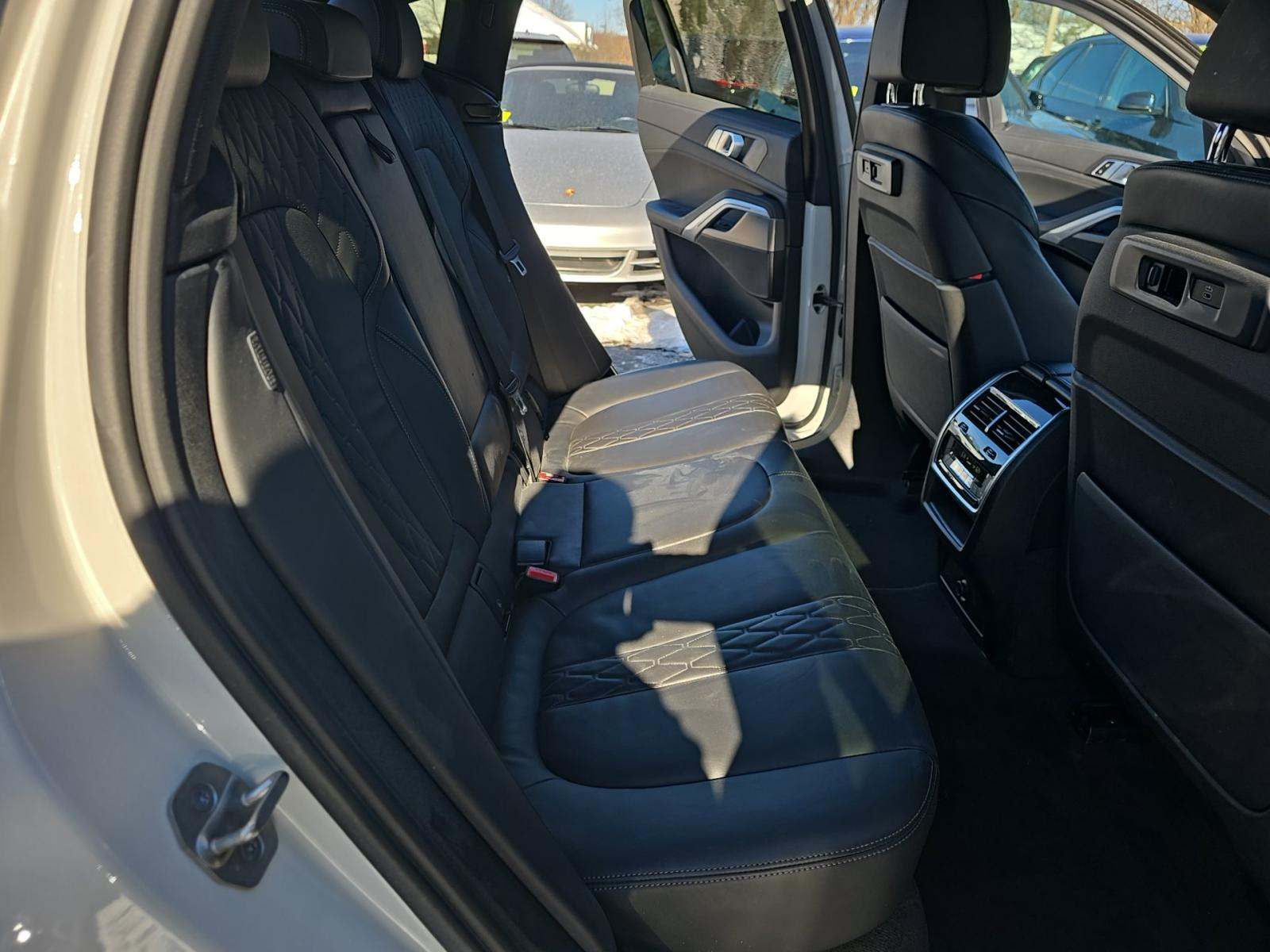 2023 BMW X6 xDrive40i AWD